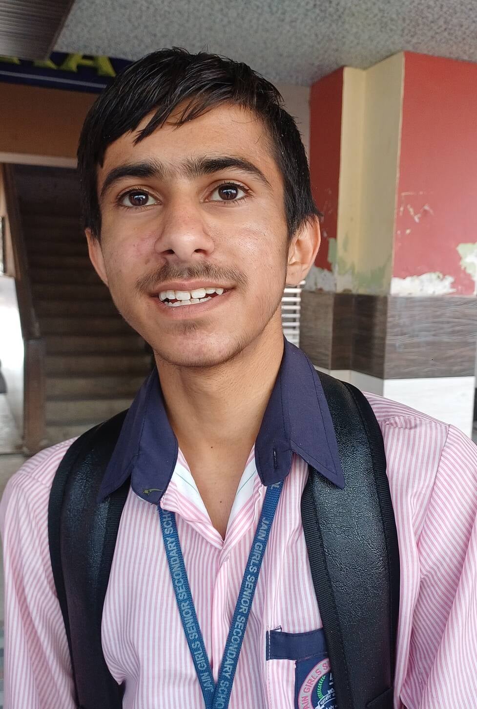 गणित की परीक्षा देकर बाहर आते विद्यार्थी। संवाद गणित की परीक्षा देकर बाहर आते विद्यार्थी। संवाद