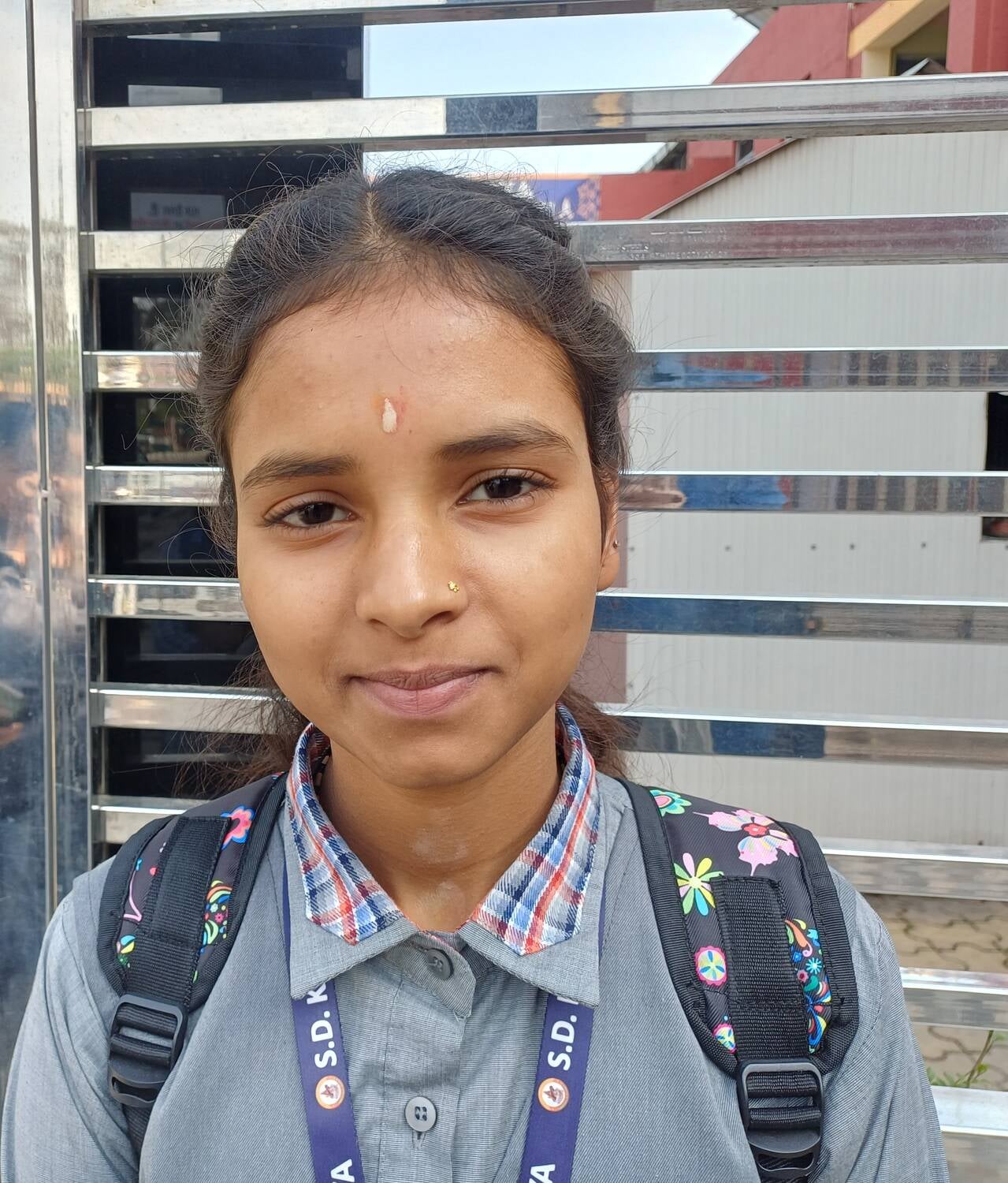 गणित की परीक्षा देकर बाहर आते विद्यार्थी। संवाद गणित की परीक्षा देकर बाहर आते विद्यार्थी। संवाद