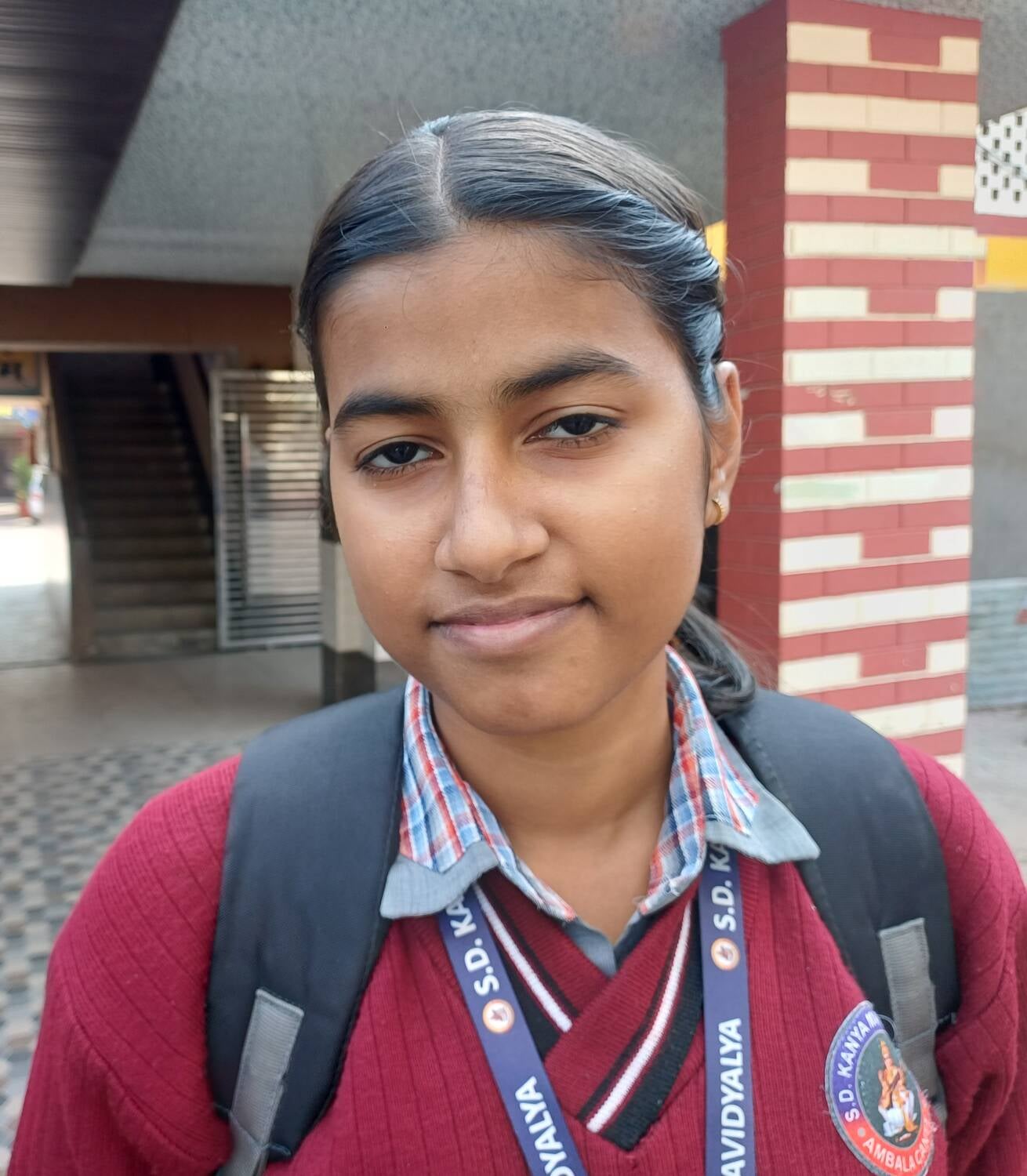 गणित की परीक्षा देकर बाहर आते विद्यार्थी। संवाद गणित की परीक्षा देकर बाहर आते विद्यार्थी। संवाद