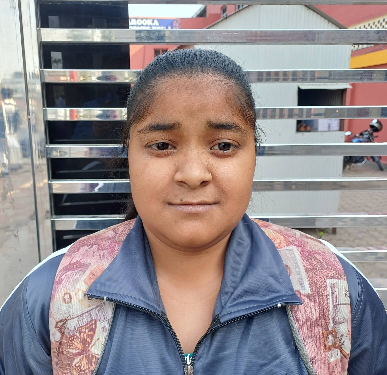 गणित की परीक्षा देकर बाहर आते विद्यार्थी। संवाद गणित की परीक्षा देकर बाहर आते विद्यार्थी। संवाद