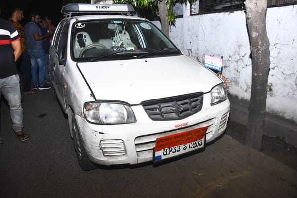 घटनास्थल पर जांच करती पुलिस। घटनास्थल पर जांच करती पुलिस।