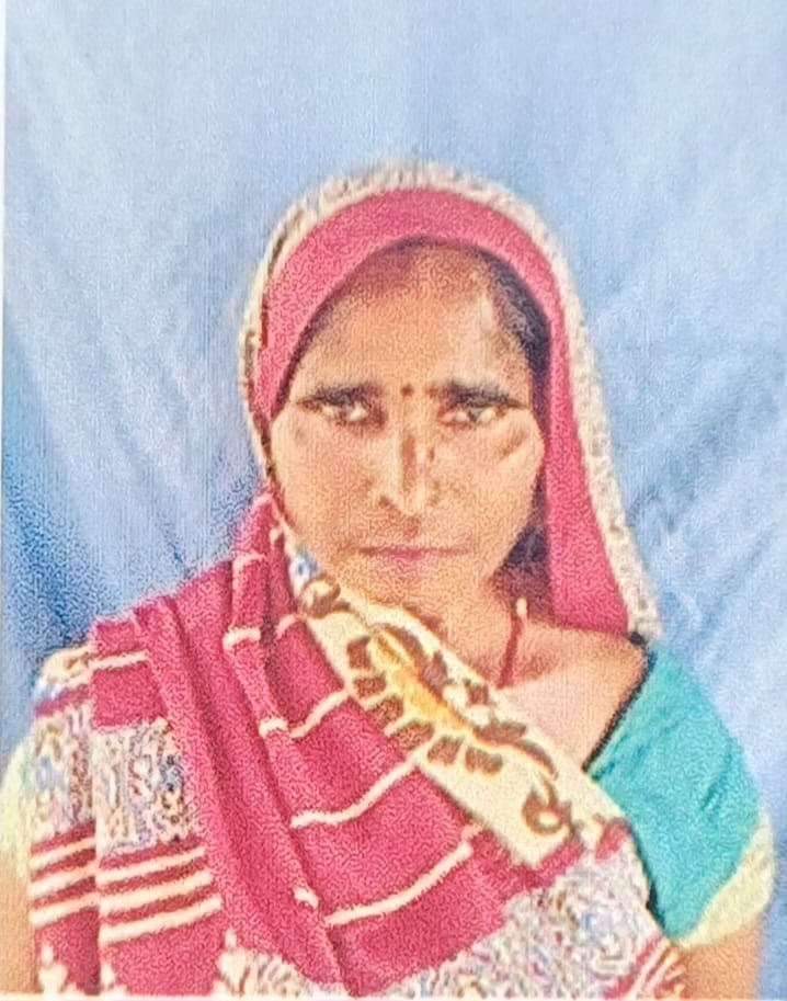 हादसे में महिला के परिजनों ने थाने के सामने किया जाम। संवाद