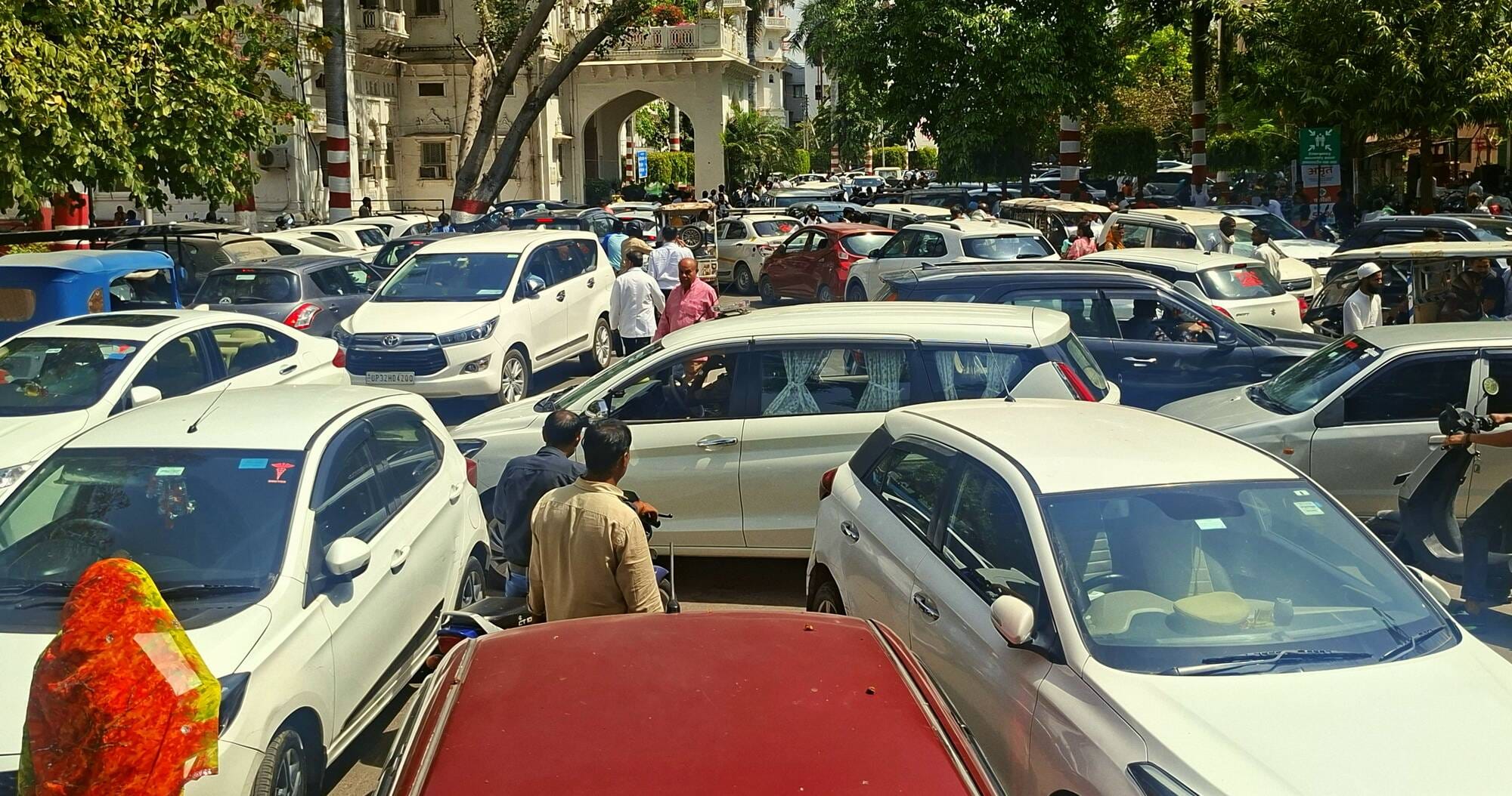 केजीएमयू में जाम।