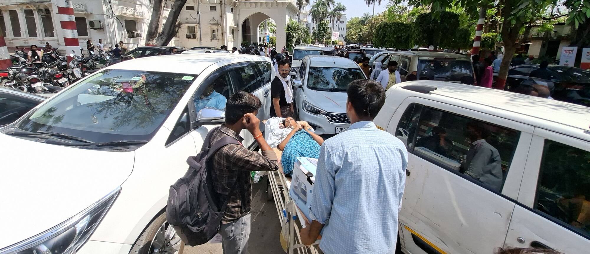 केजीएमयू में जाम।