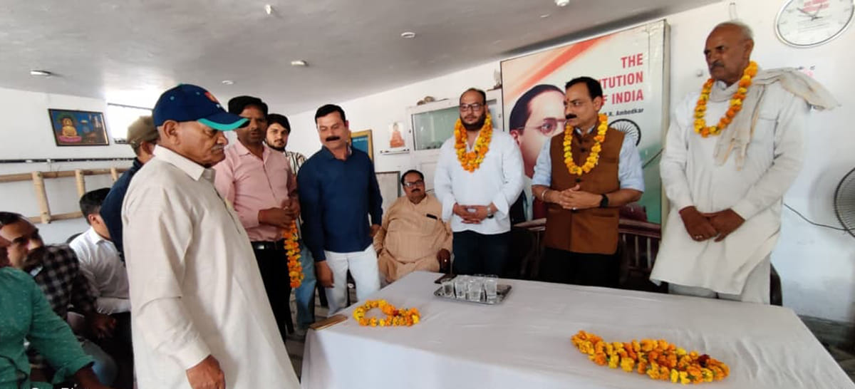 किठौर म  शासन से नामित सदस्यों को शपथ ग्रहण करती अध्यक्ष नवीद सलमान