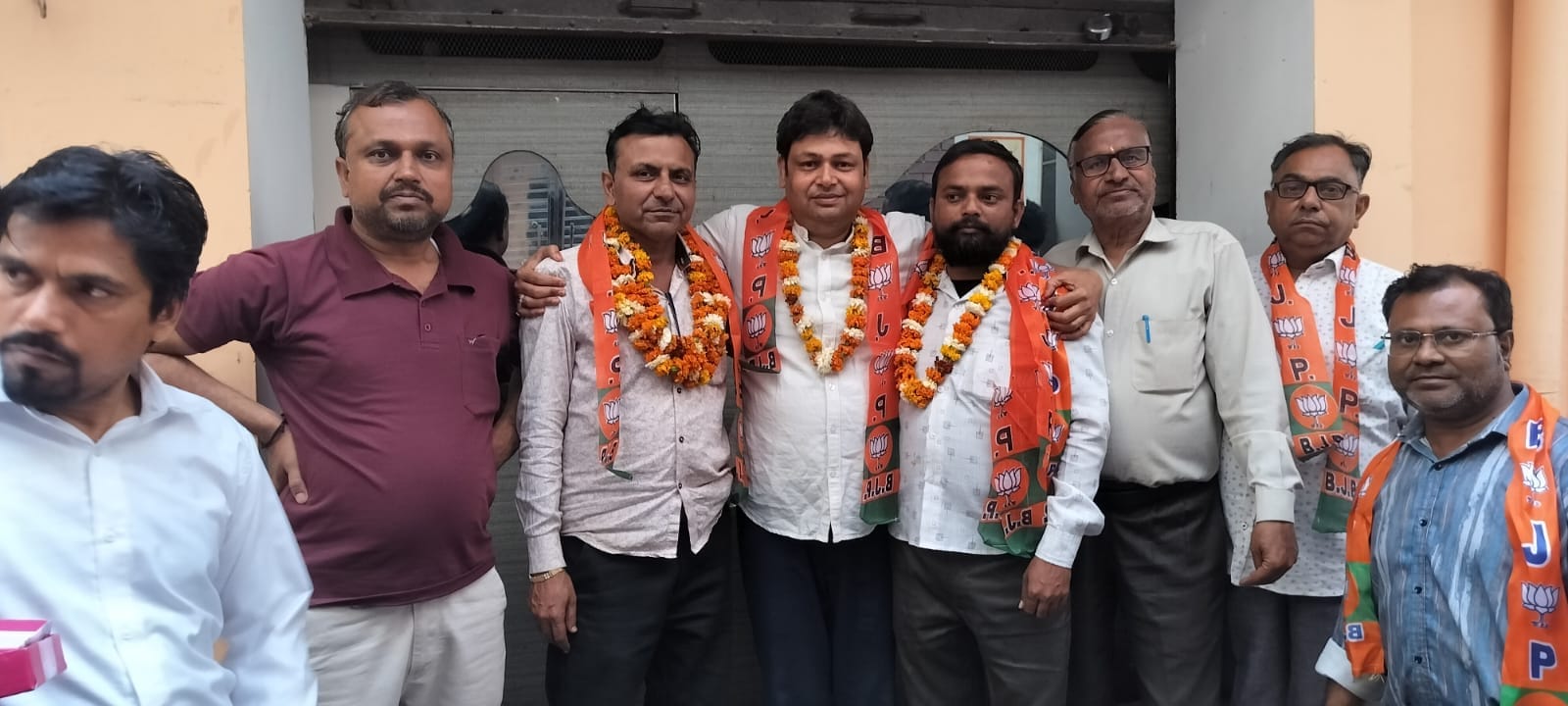 किठौर म  शासन से नामित सदस्यों को शपथ ग्रहण करती अध्यक्ष नवीद सलमान