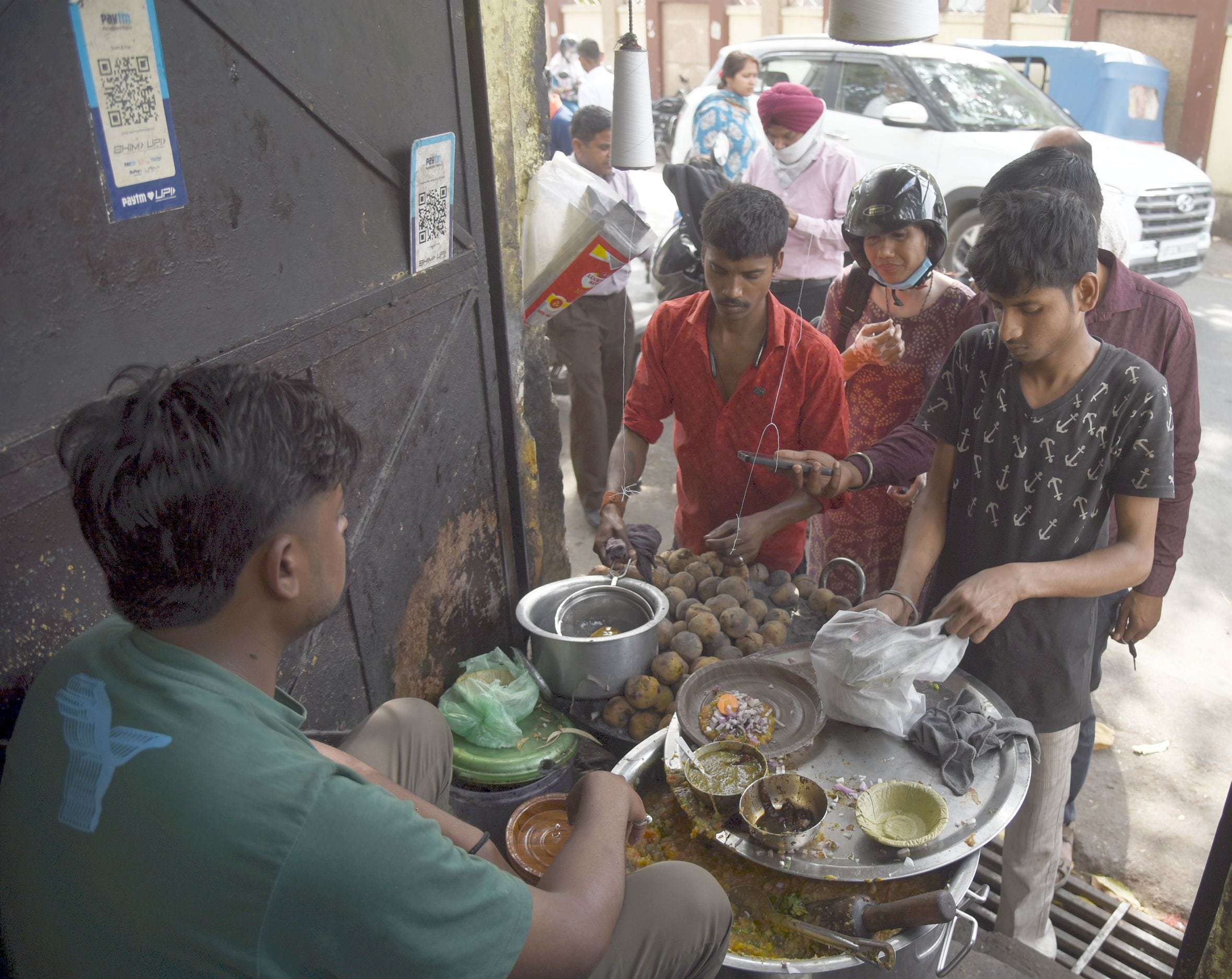 लखनऊ में बढ़ी बाटी-चोखे की बिक्री। लखनऊ में बढ़ी बाटी-चोखे की बिक्री।