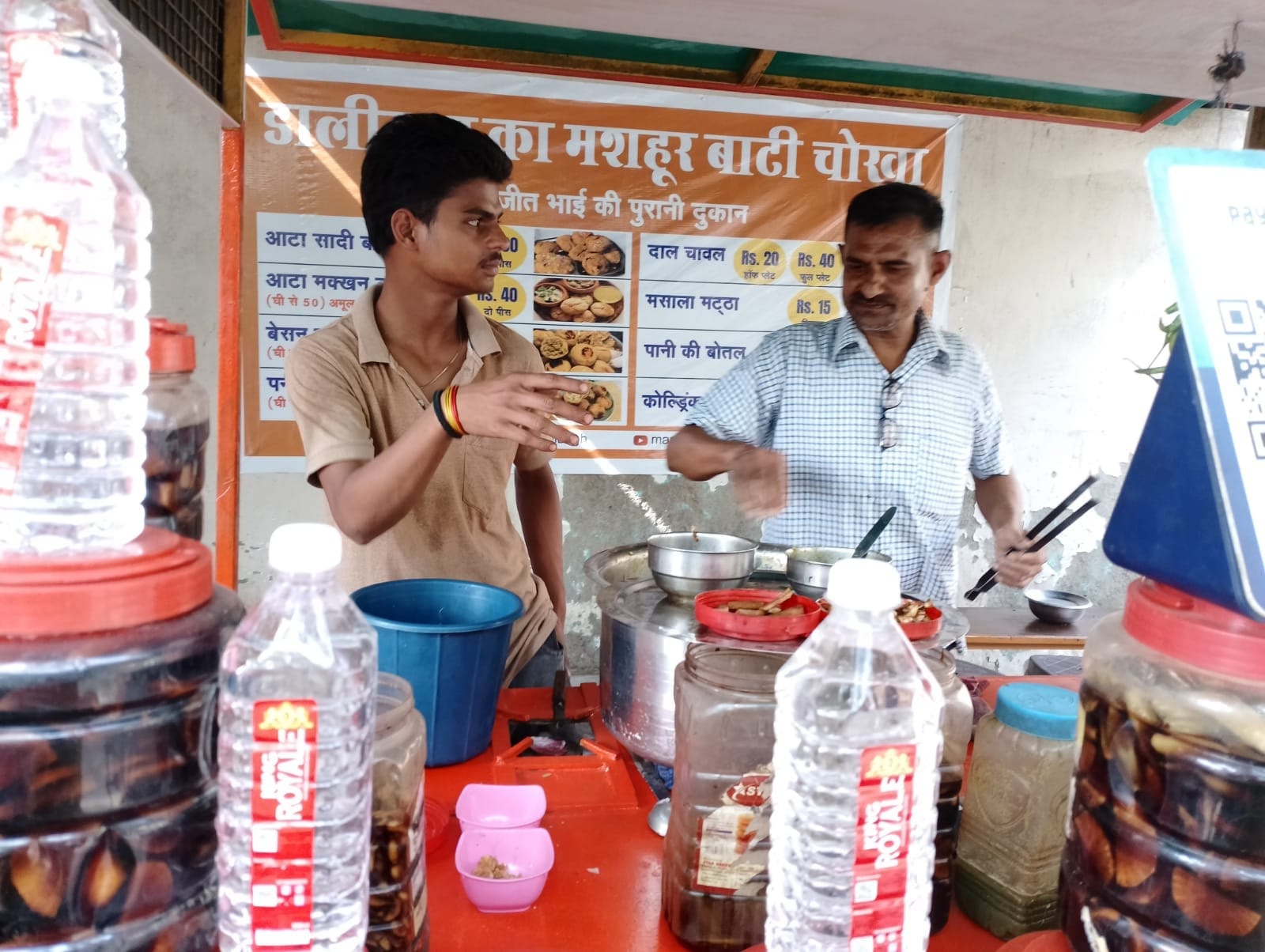 लखनऊ में बढ़ी बाटी-चोखे की बिक्री। लखनऊ में बढ़ी बाटी-चोखे की बिक्री।