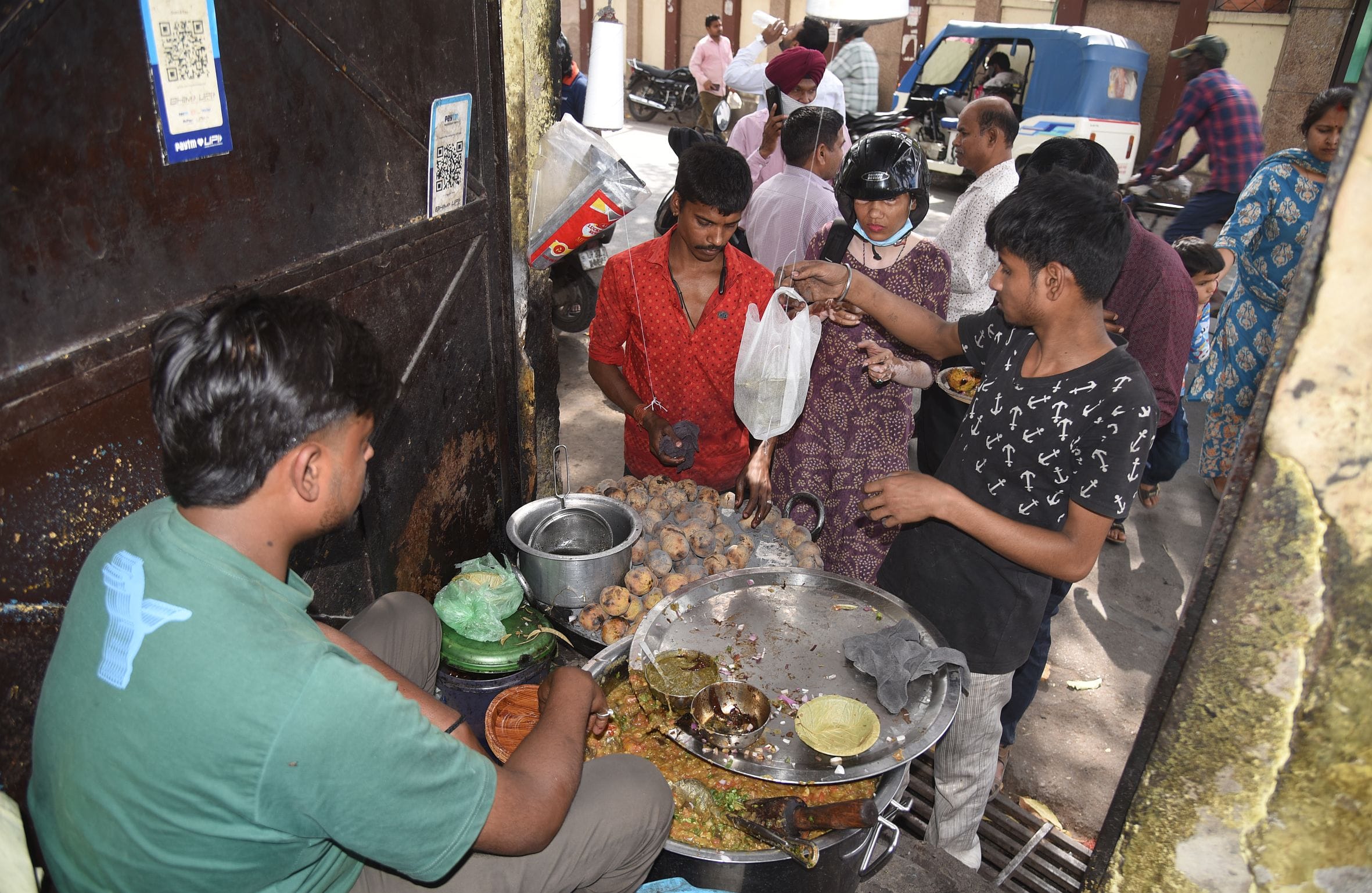 लखनऊ में बढ़ी बाटी-चोखे की बिक्री। लखनऊ में बढ़ी बाटी-चोखे की बिक्री।