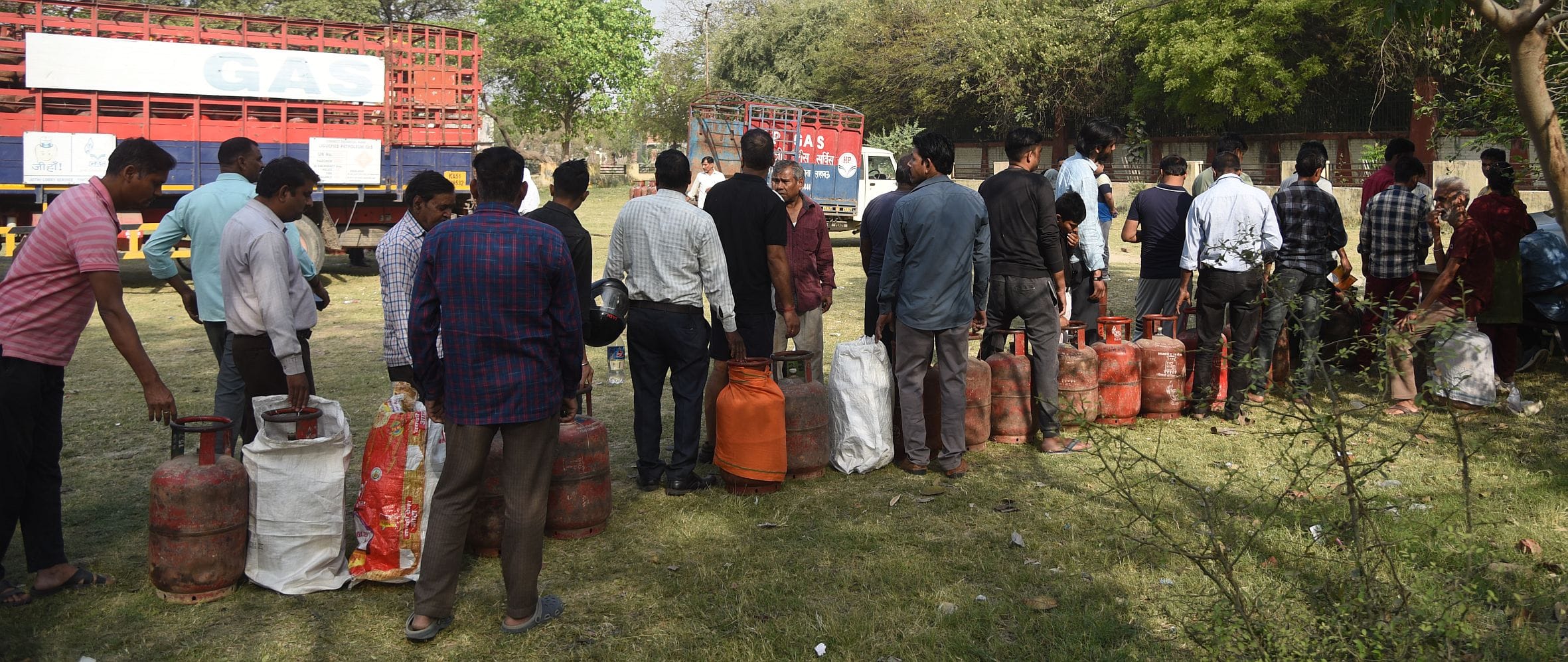 लखनऊ में गैस संकट। लखनऊ में गैस संकट।