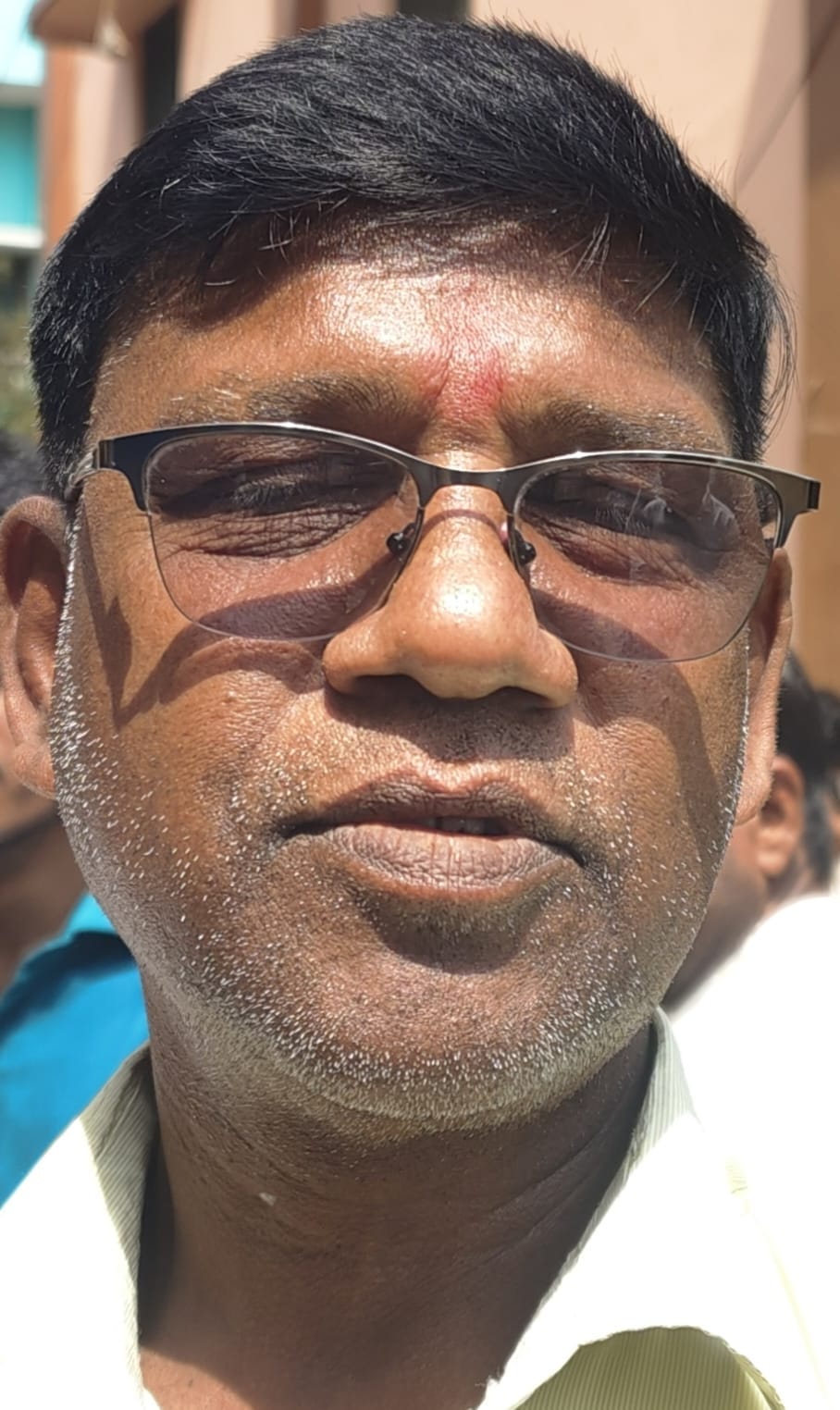 महाराज नगर स्थित गैस एजेंसी पर लगी लोगों की लंबी लाइन। संवाद