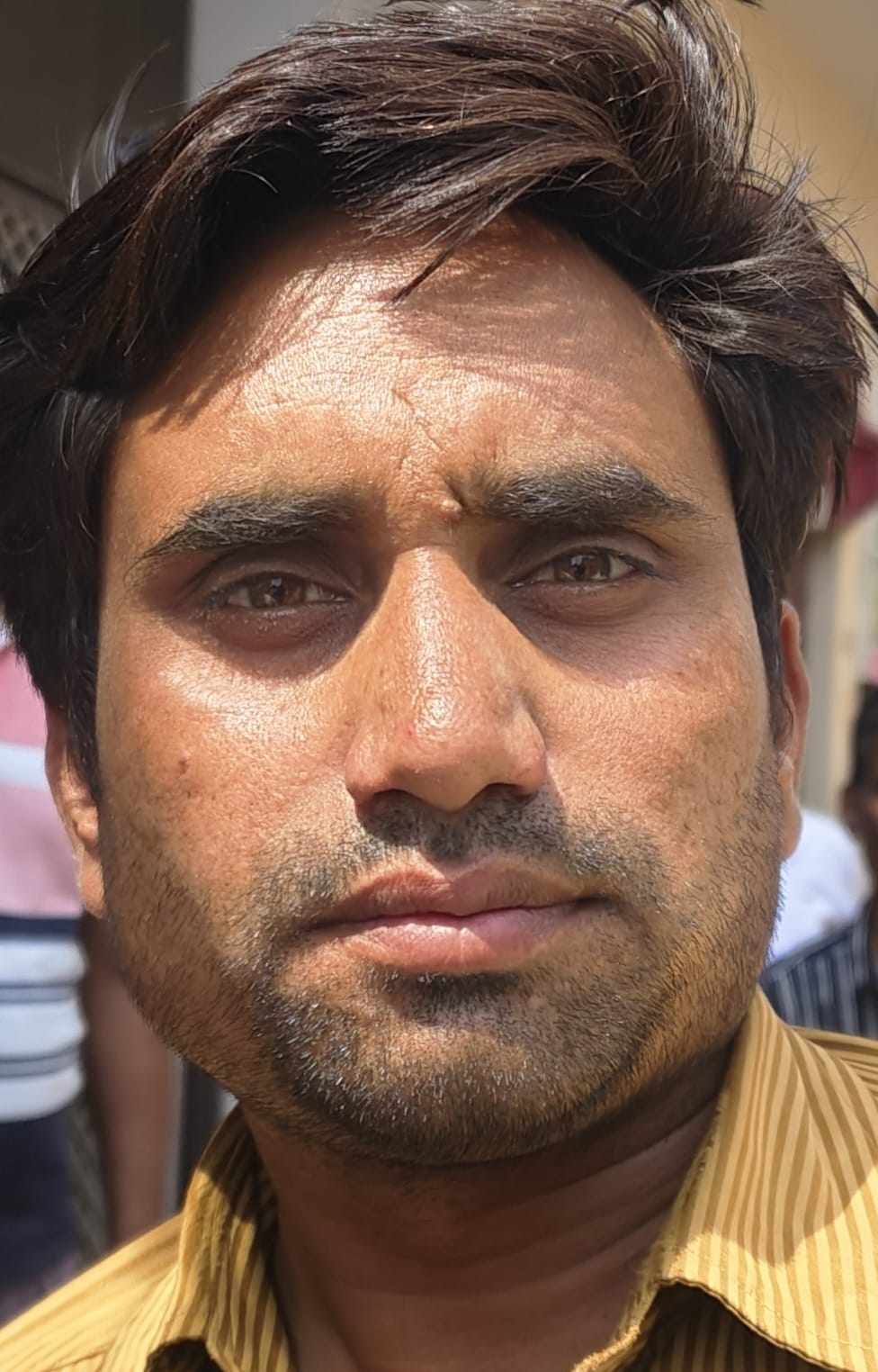 महाराज नगर स्थित गैस एजेंसी पर लगी लोगों की लंबी लाइन। संवाद