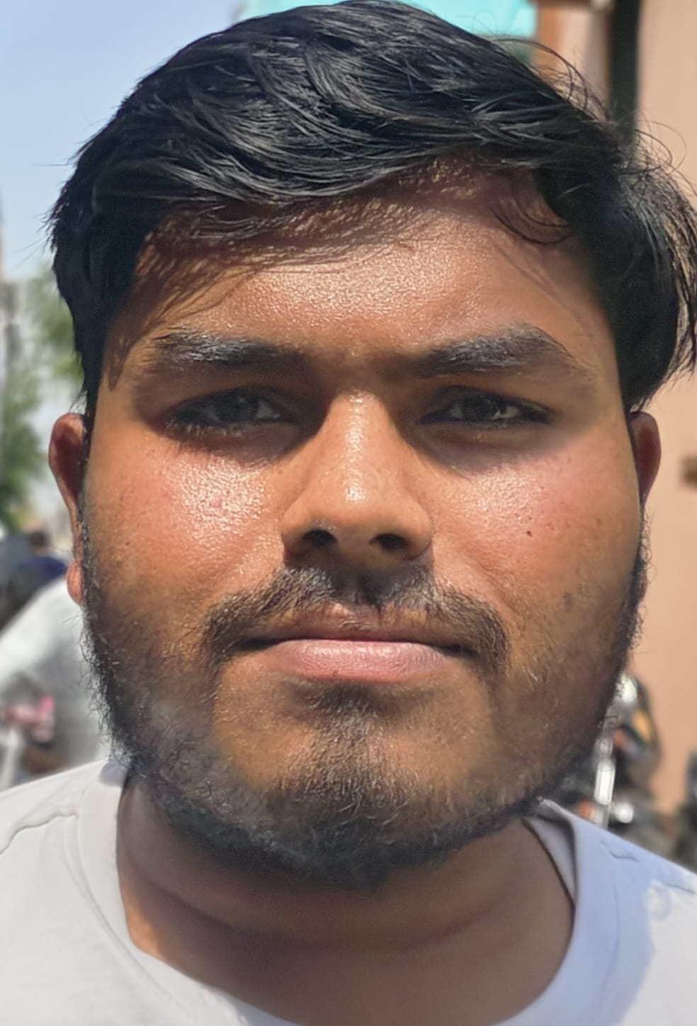 महाराज नगर स्थित गैस एजेंसी पर लगी लोगों की लंबी लाइन। संवाद