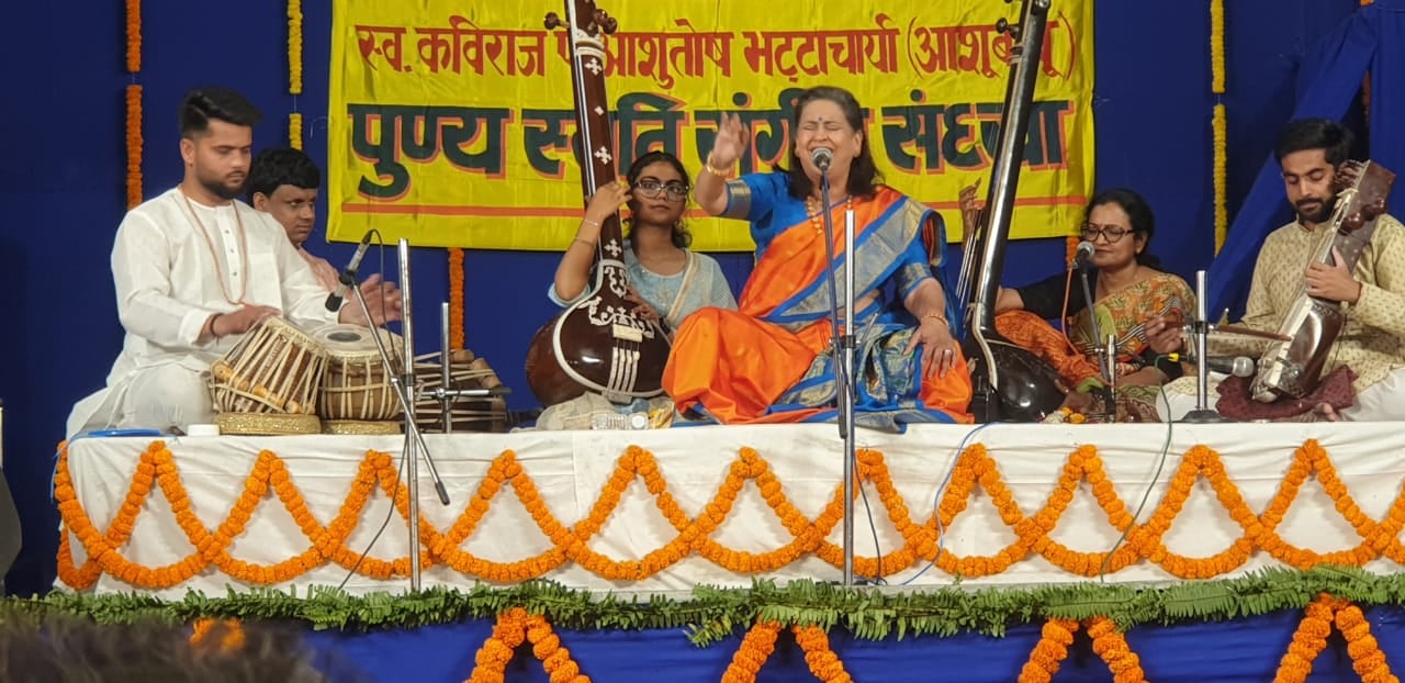 प्रथम प्रस्तुति कथक नृत्य डॉ रंजना उपाध्याय । संवाद प्रथम प्रस्तुति कथक नृत्य डॉ रंजना उपाध्याय । संवाद