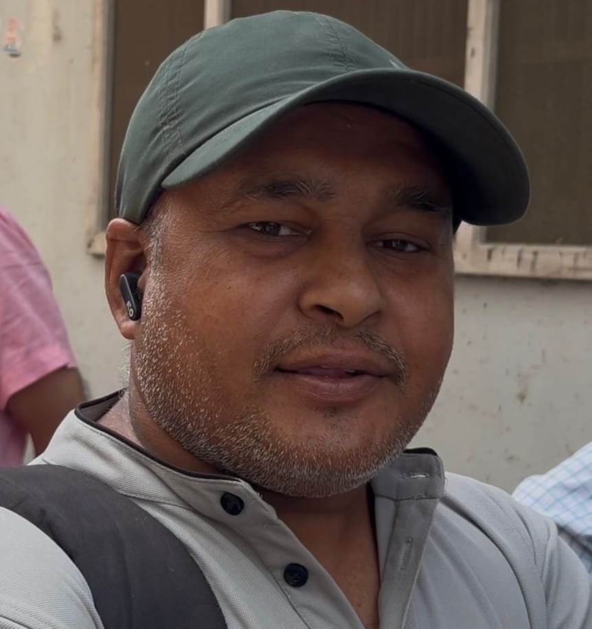 25-शहर के सर्कुलर रोड स्थित गैस एजेंसी के बाहर पुलिस की मौजूदगी में पर्ची के लिए कतारबद्ध उपभो 25-शहर के सर्कुलर रोड स्थित गैस एजेंसी के बाहर पुलिस की मौजूदगी में पर्ची के लिए कतारबद्ध उपभो
