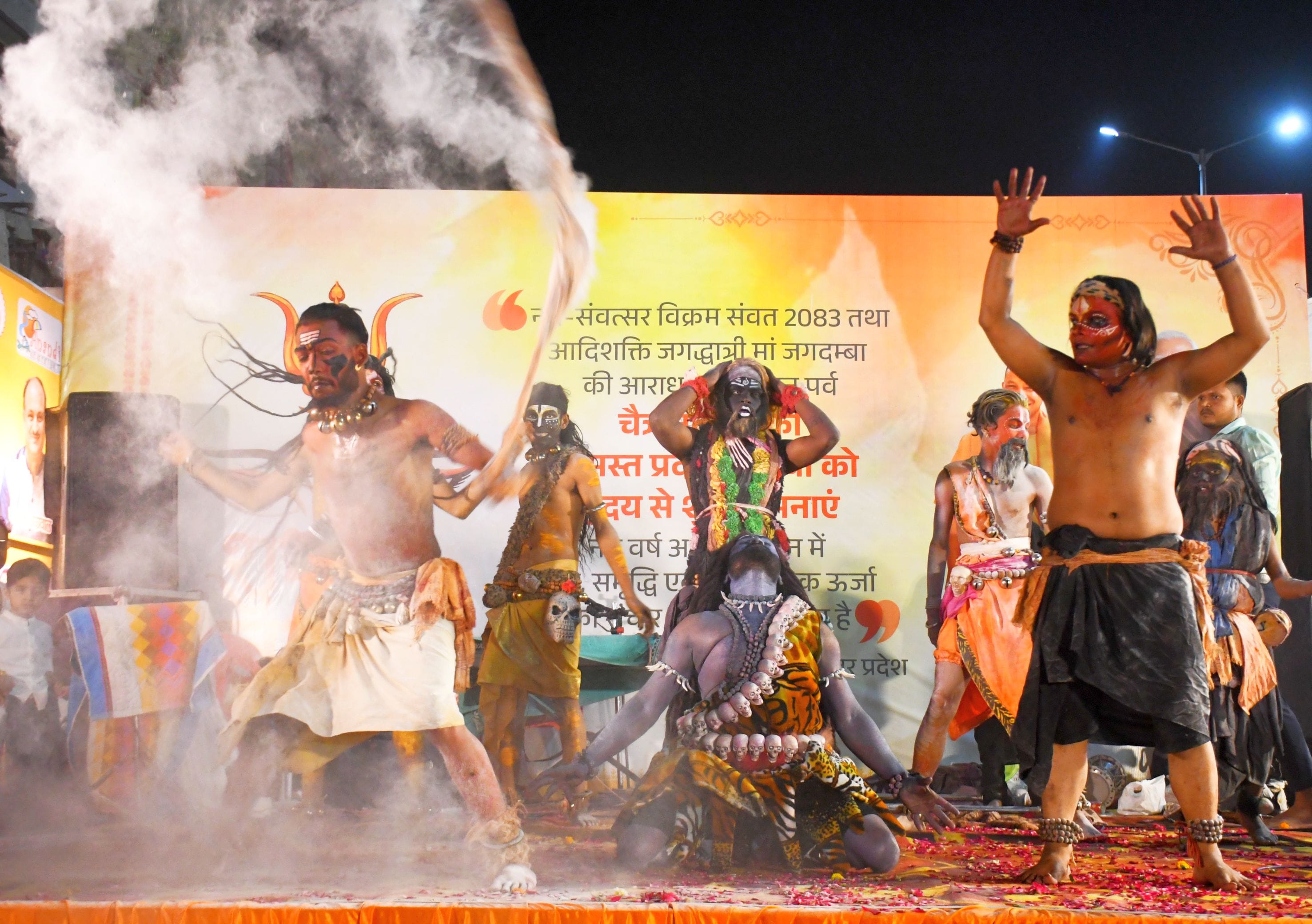 आनंदी माता मंदिर परिसर में दीपोत्सव के दौरान झांकी सजी।
