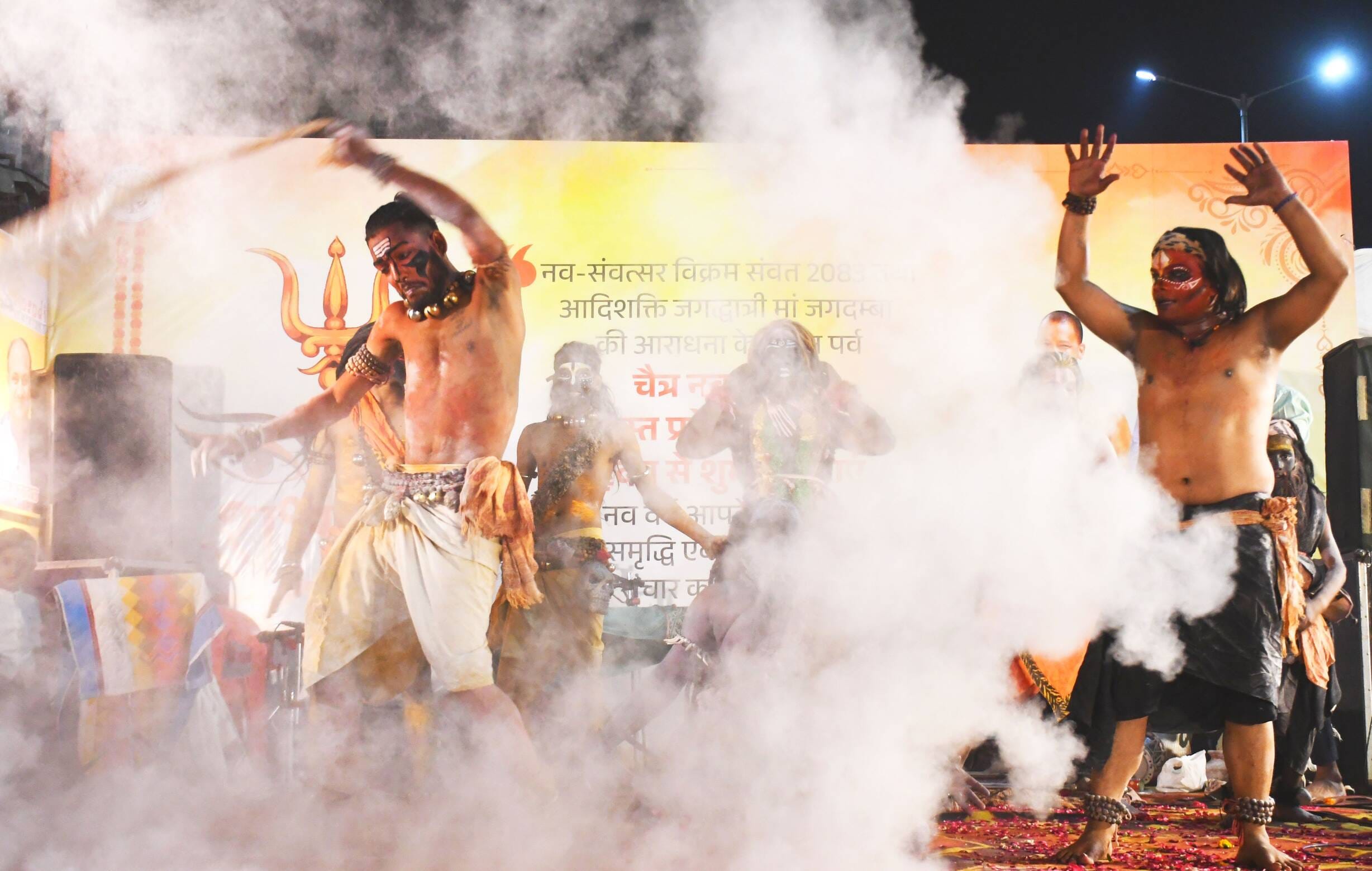 आनंदी माता मंदिर परिसर में दीपोत्सव के दौरान झांकी सजी।