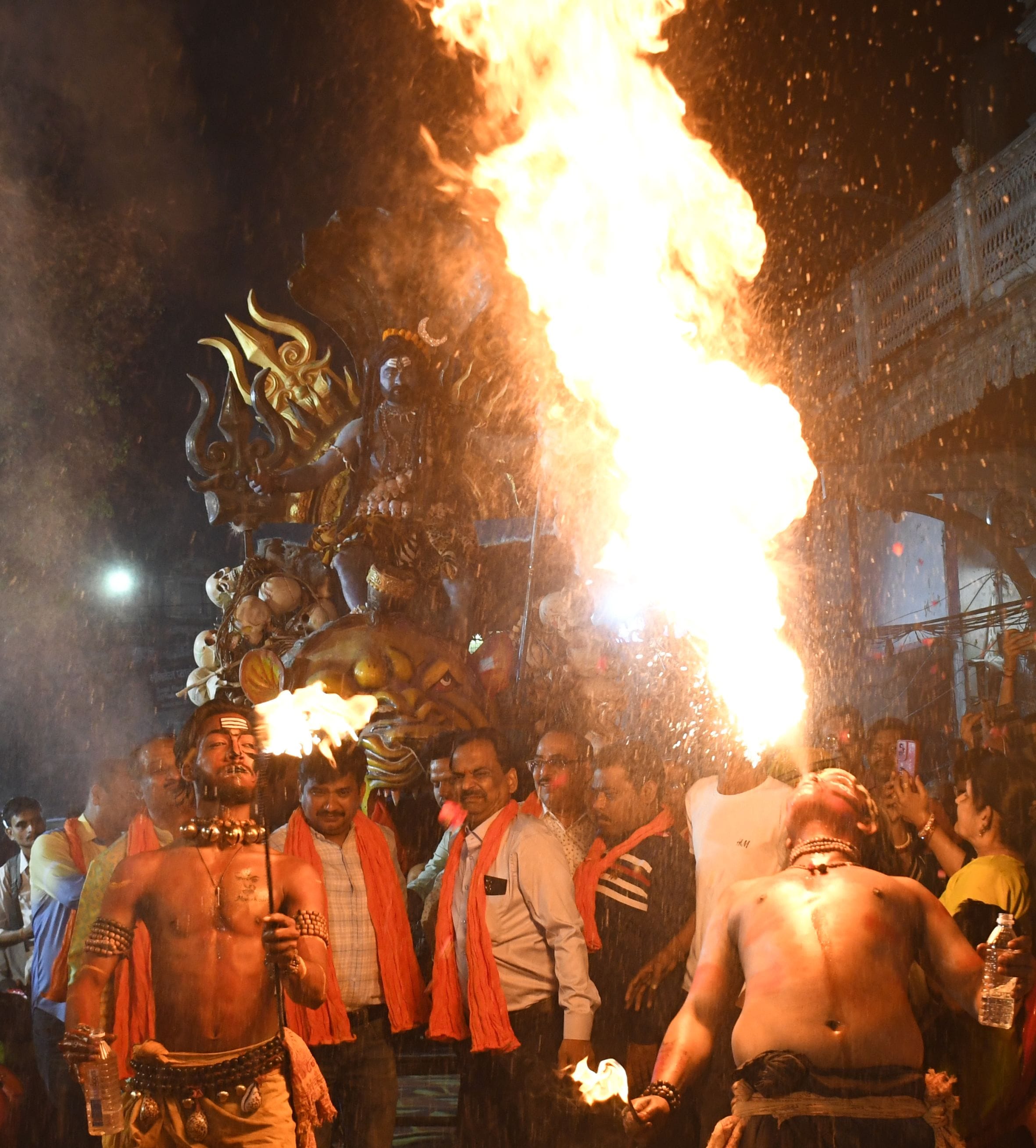 आनंदी माता मंदिर परिसर में दीपोत्सव के दौरान झांकी सजी।