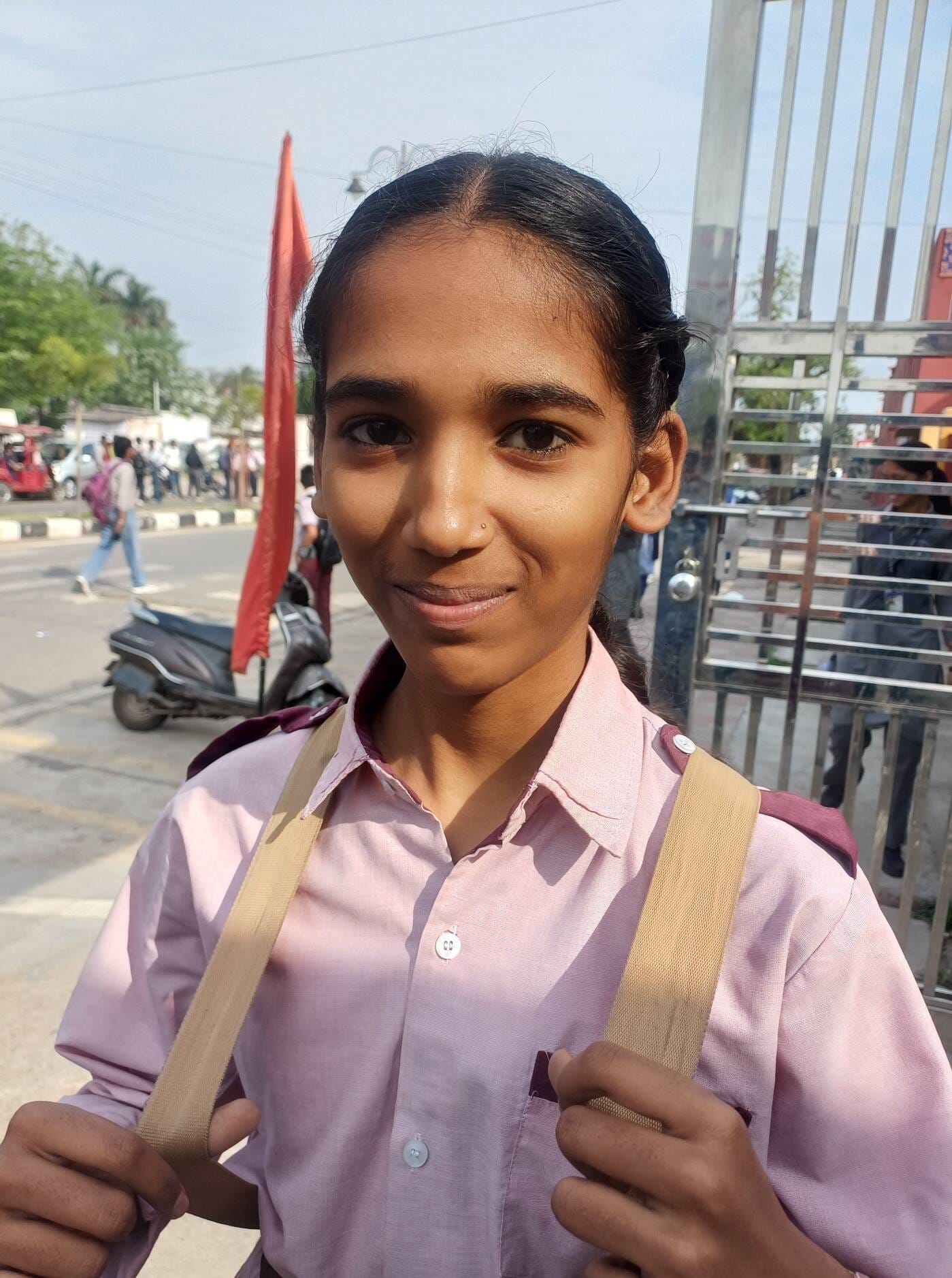 अंबाला छावनी में पंजाबी की परीक्षा देकर बाहर आते विद्यार्थी। संवाद