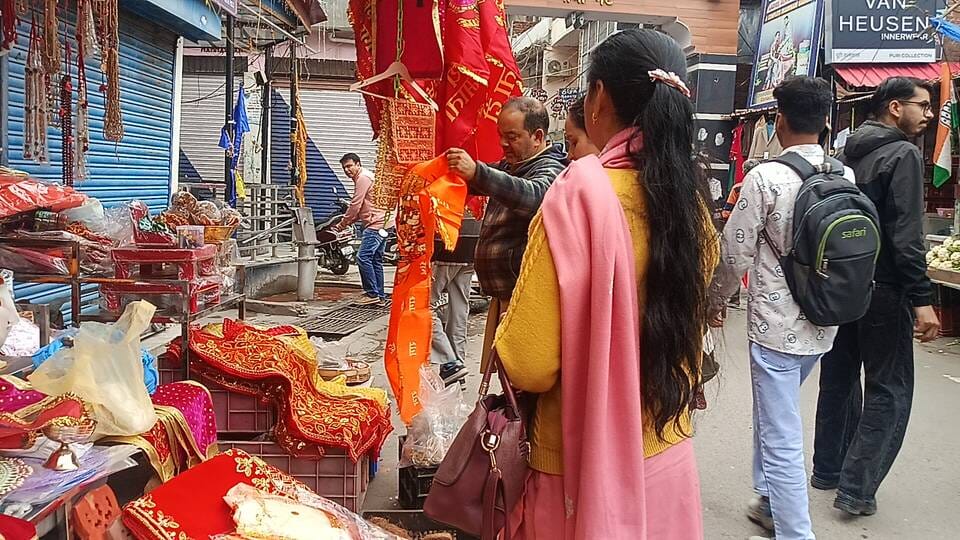 चैत्र मास नवरात्र को सजाया गया अवाहदेवी माता मंदिर। संवाद