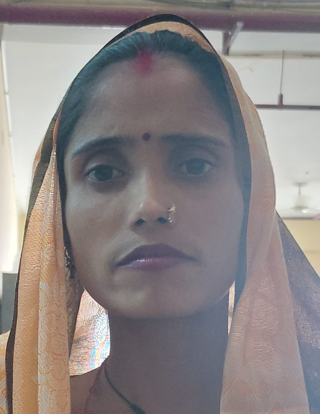 एमसीएच विंग में अल्ट्रासाउंड कक्ष के बाहर लगी भीड़। संवाद