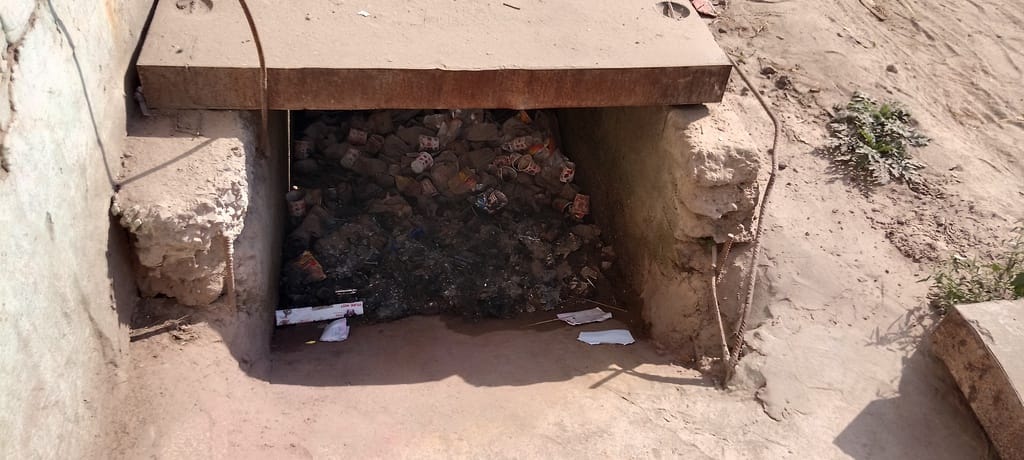 फोटो संख्या:-71 किले के पास लगा कूड़े का ढेर---संवाद फोटो संख्या:-71 किले के पास लगा कूड़े का ढेर---संवाद