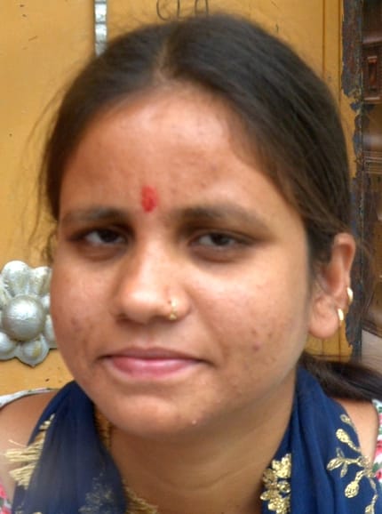 ककरा स्थित गर्रा नदी के पुल को ऊंचा करने का चल रहा काम। संवाद