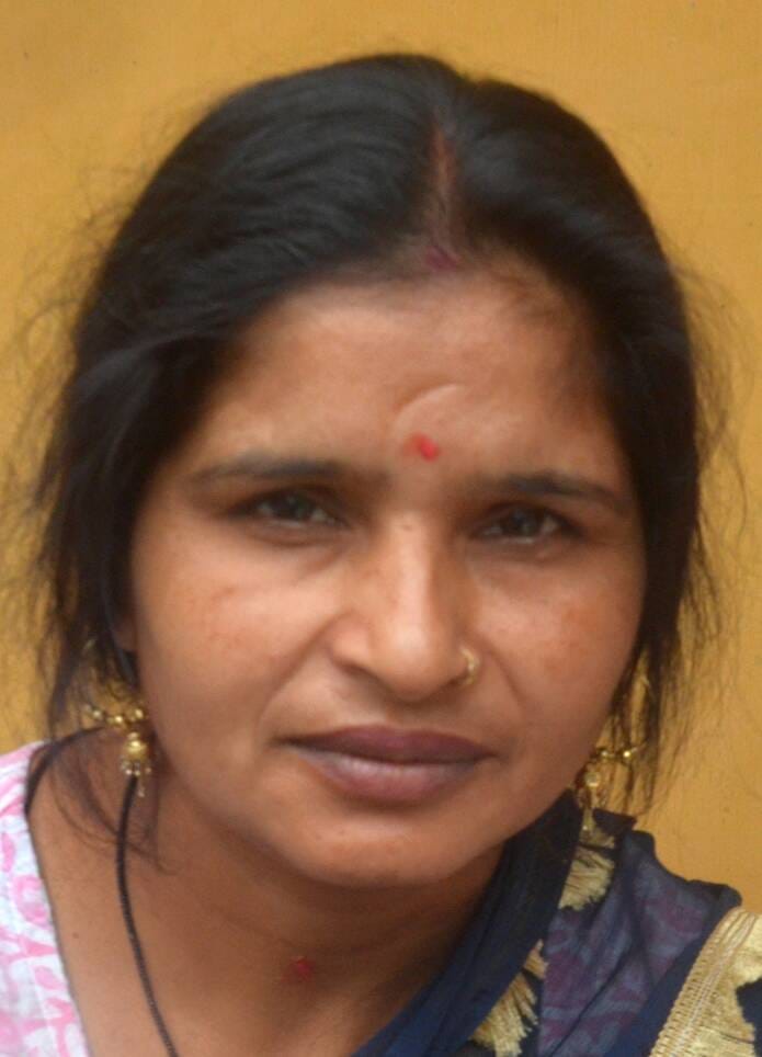 ककरा स्थित गर्रा नदी के पुल को ऊंचा करने का चल रहा काम। संवाद