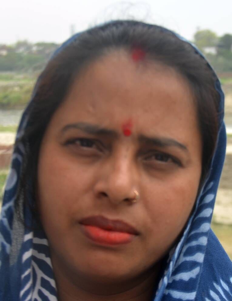 ककरा स्थित गर्रा नदी के पुल को ऊंचा करने का चल रहा काम। संवाद