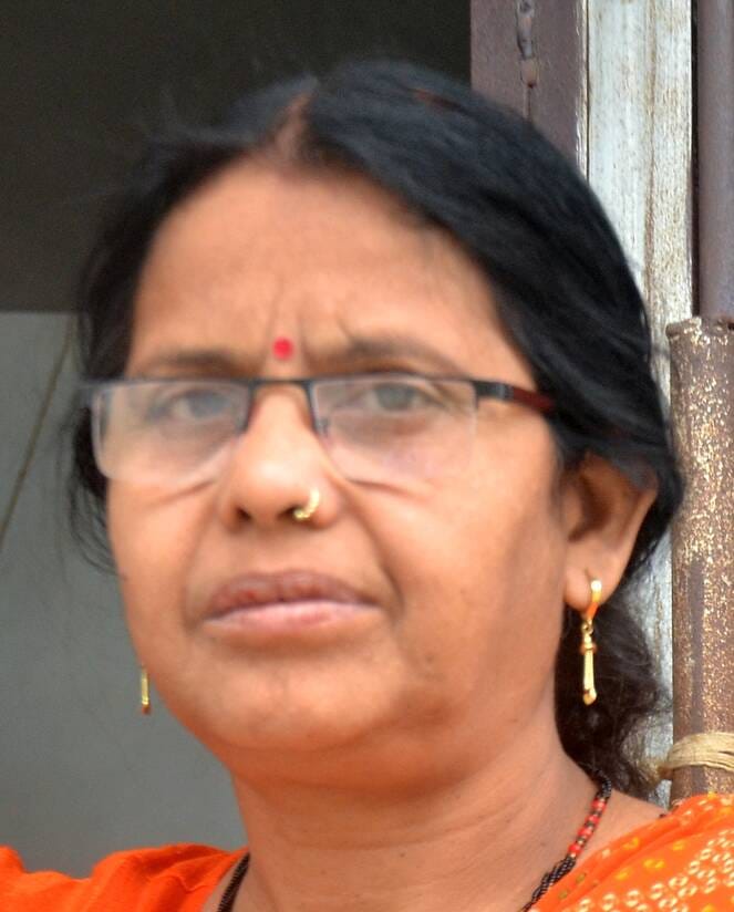 ककरा स्थित गर्रा नदी के पुल को ऊंचा करने का चल रहा काम। संवाद