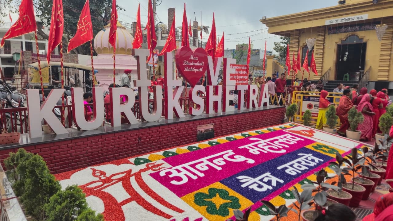 कुरुक्षेत्र। शक्तिपीठ में मां भद्रकाली की आराधना करते राज्यपाल प्रो असीम घोष, भाजपा प्रदेशाध्य