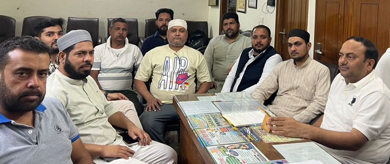 खिरनीबाग चौराहे पर प्रदर्शन करतीं सपा महिला सभा की पदाधिकारी। संवाद खिरनीबाग चौराहे पर प्रदर्शन करतीं सपा महिला सभा की पदाधिकारी। संवाद
