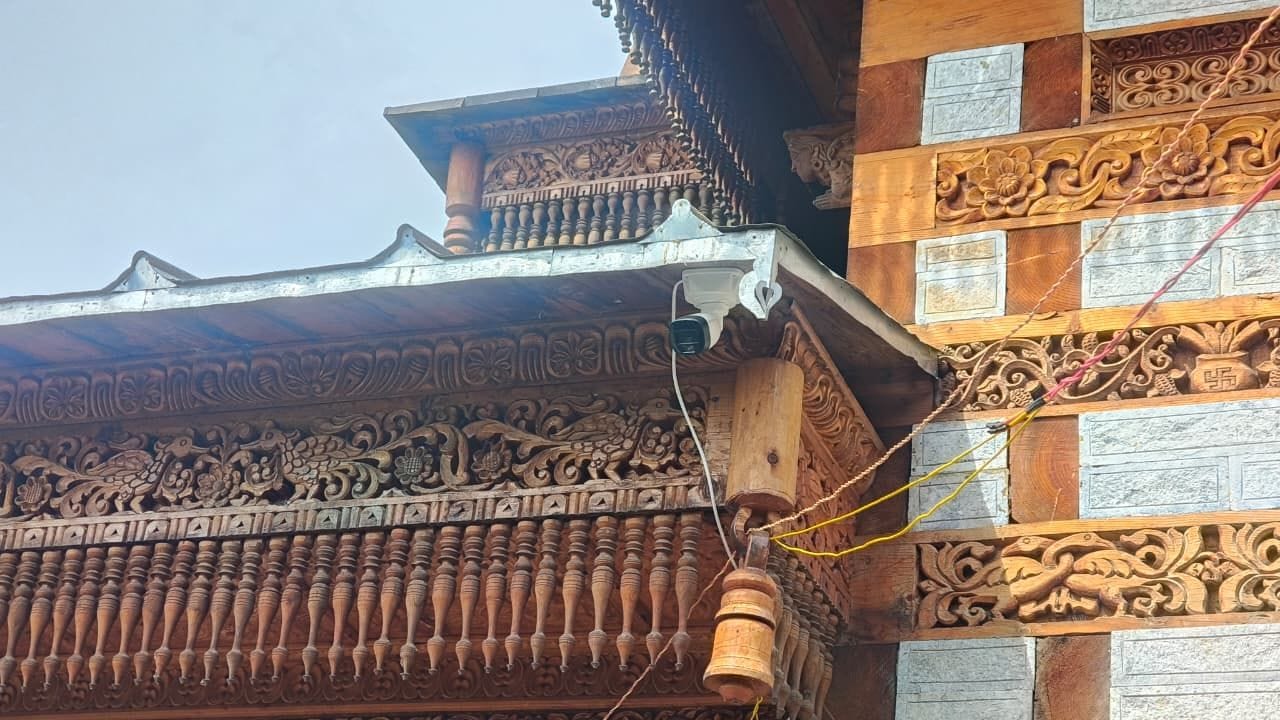 रूपी की श्री टेरस नारायण मंदिर कमेटी ने परियोजना की ओर से दिए खराब सीसीटीवी कैमरों और मॉनिटर को