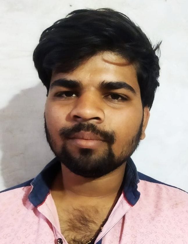 पश्चिमशरीरा कस्बे में सड़क किनारे अतिक्रमण।  संवाद