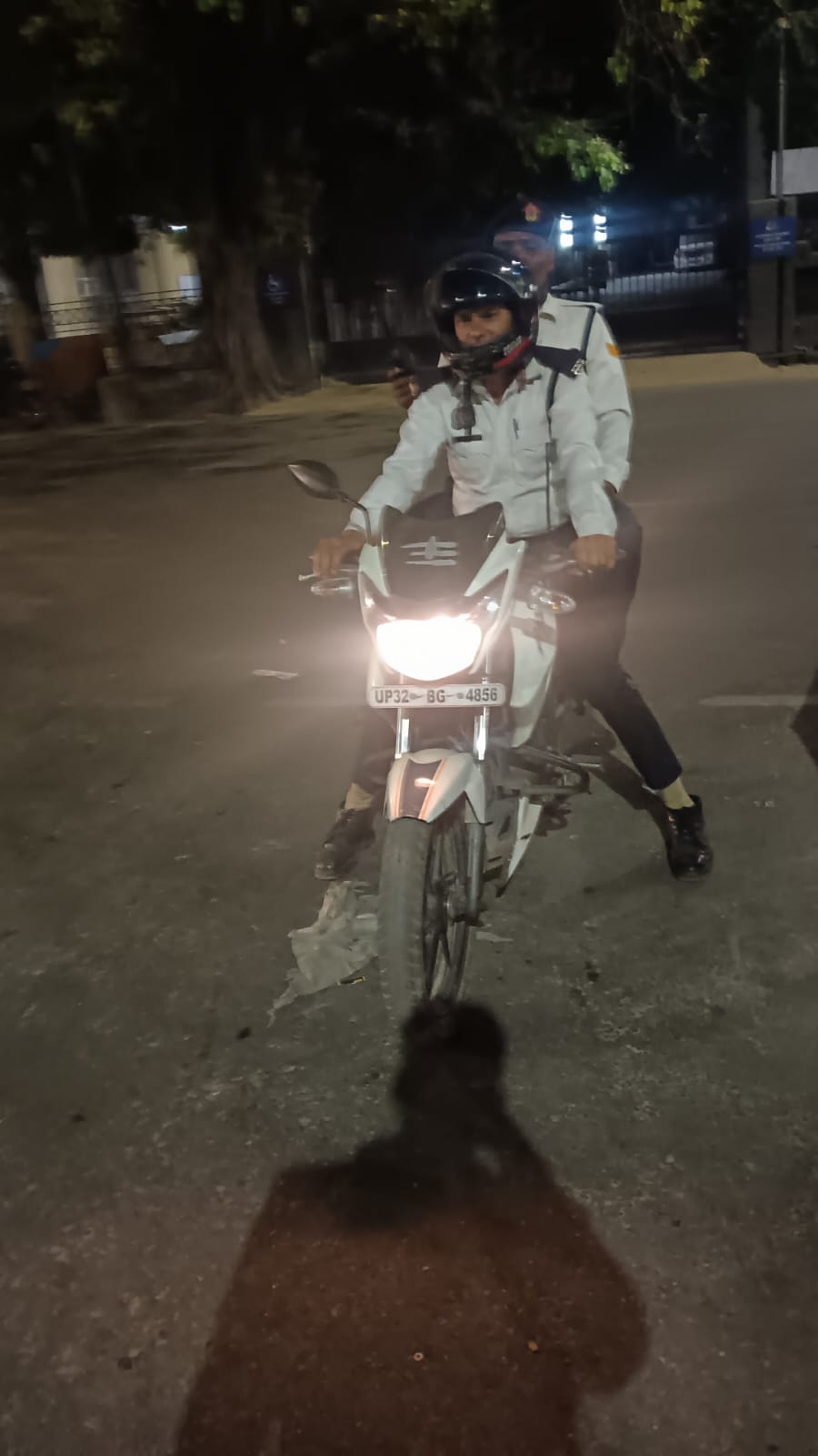 सीज की गईं बाइकें व दोपहिया रेसर मोबाइल यूनिट। सीज की गईं बाइकें व दोपहिया रेसर मोबाइल यूनिट।