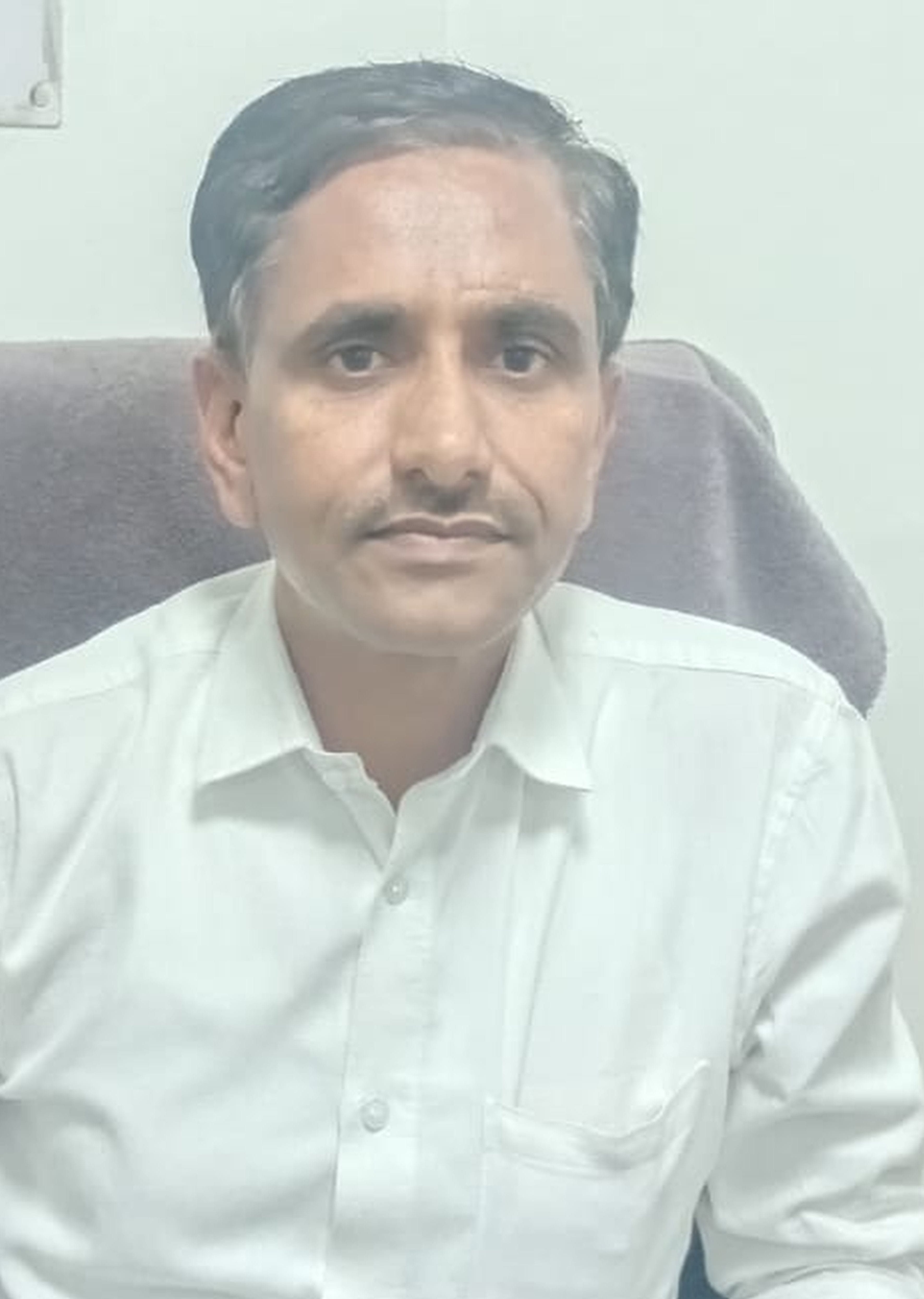 फोटो संख्या:60 एजेंसी दुपहिया वाहन के बारे में जानकारी लेती महिला ग्राहक। संवाद फोटो संख्या:60 एजेंसी दुपहिया वाहन के बारे में जानकारी लेती महिला ग्राहक। संवाद