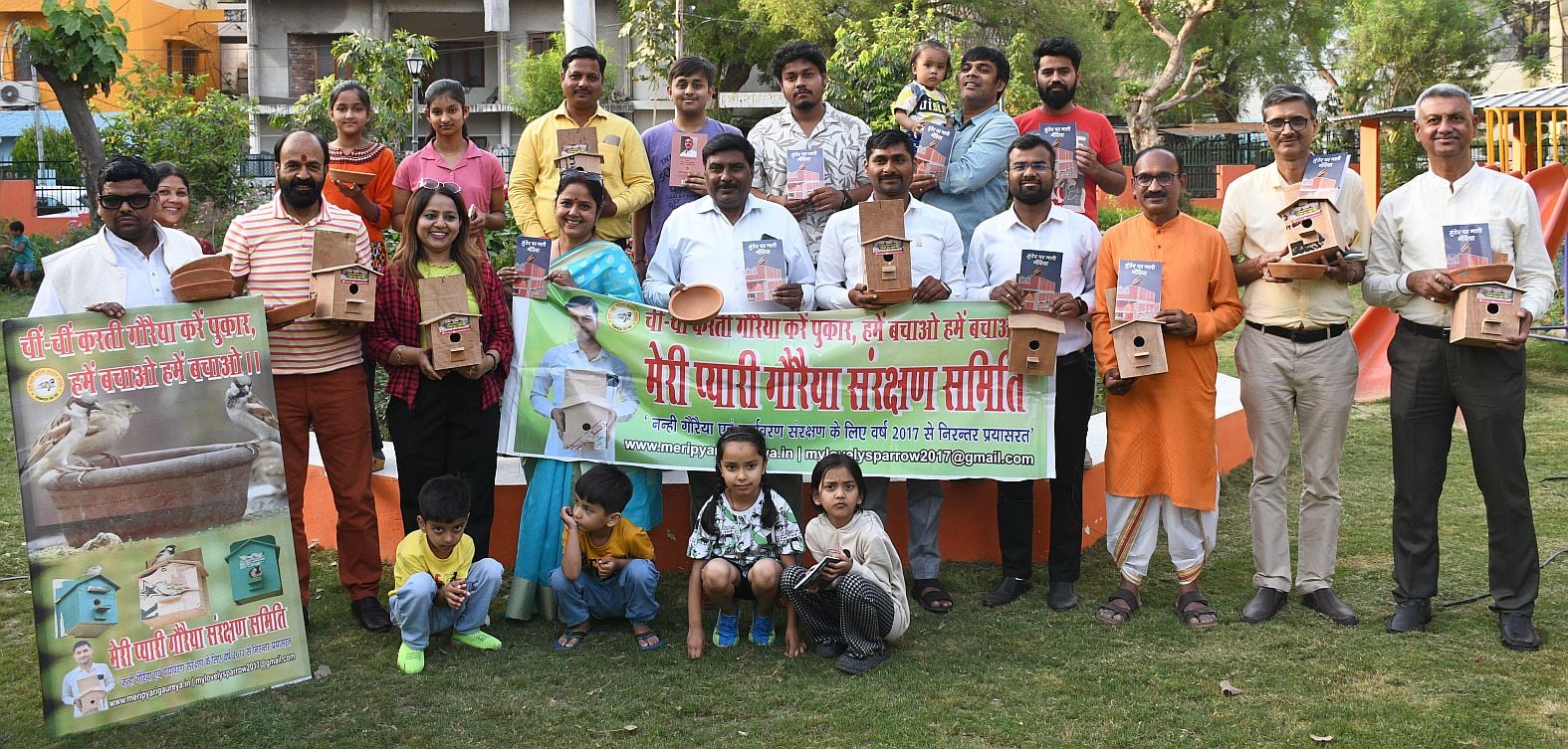 गौरैया के लिए लगाए कृत्रिम घोंसले