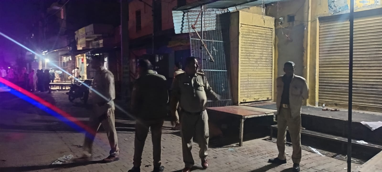 घटना के बाद मौके पर मौजूद पुलिसबल घटना के बाद मौके पर मौजूद पुलिसबल