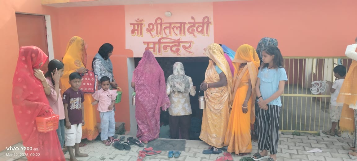 मेडिकल कॉलेज में चैत्र नवरात्र के पहले दिन हवन पूजन करते प्राचार्य डॉ. बलवीर सिंह व अन्य स्टाफ।