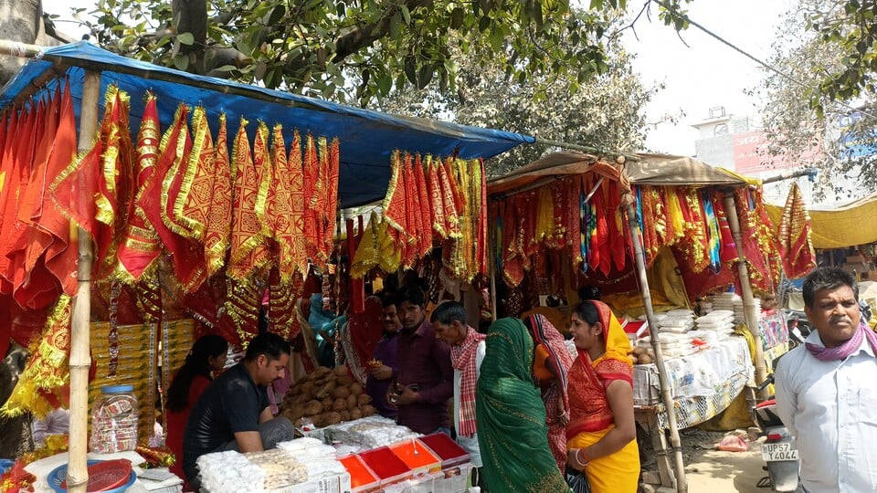 नवरात्र के पहले दिन खिरकिया दुर्गा मंदिर परिसर में पुजा अर्चना करने के लिए जुटी लोगों की भीड़। नवरात्र के पहले दिन खिरकिया दुर्गा मंदिर परिसर में पुजा अर्चना करने के लिए जुटी लोगों की भीड़।