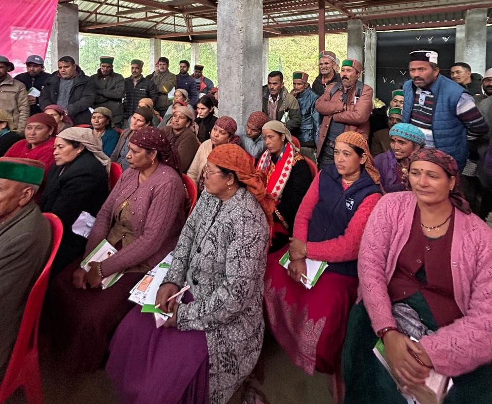 रामपुर के बटाली में ग्रामीणों को पशु पालन से संबंधि प्रशिक्षण दिया। संवाद