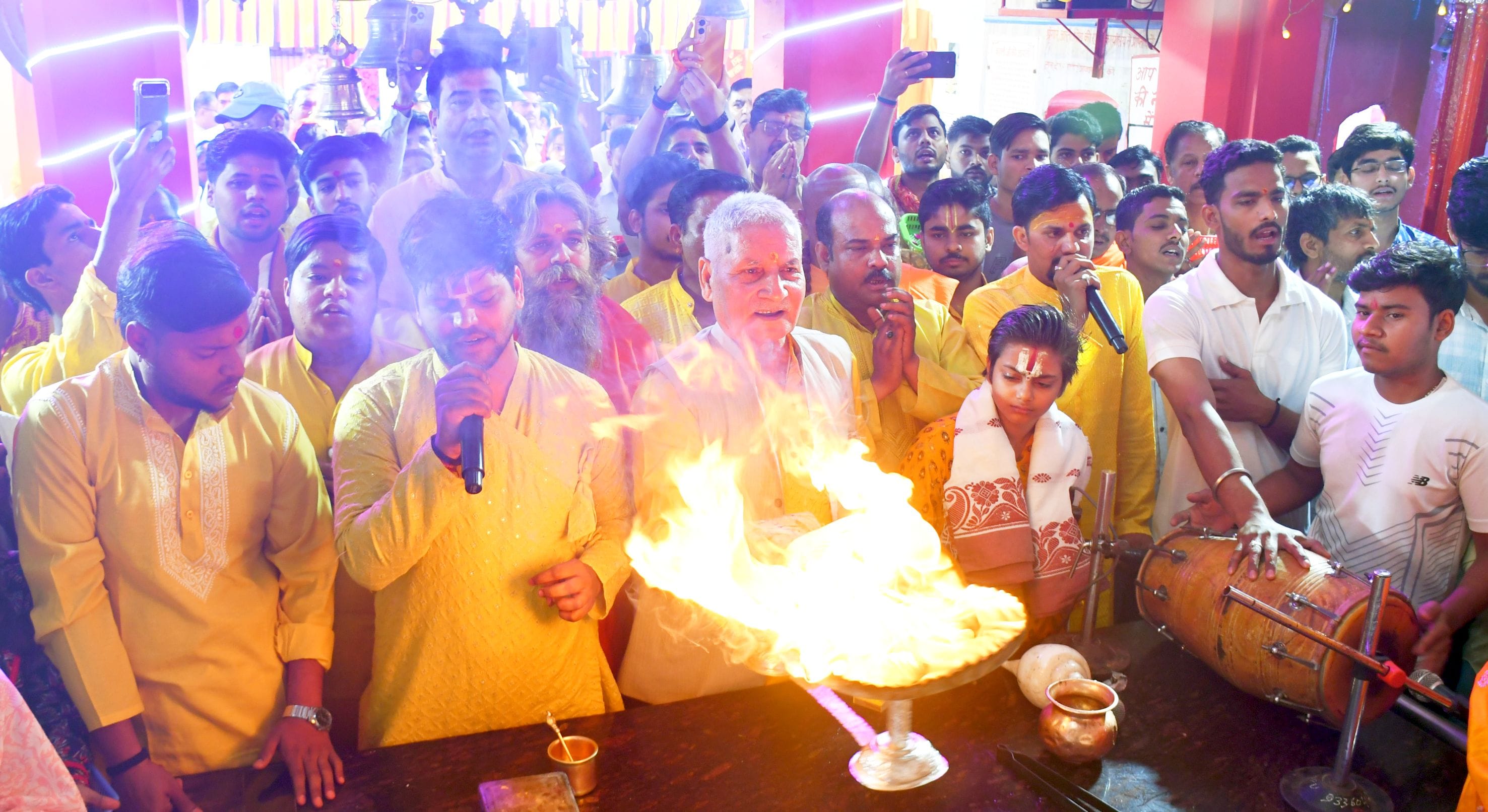 शैलपुत्री के चरणों में नतमस्तक हुई राजधानी
