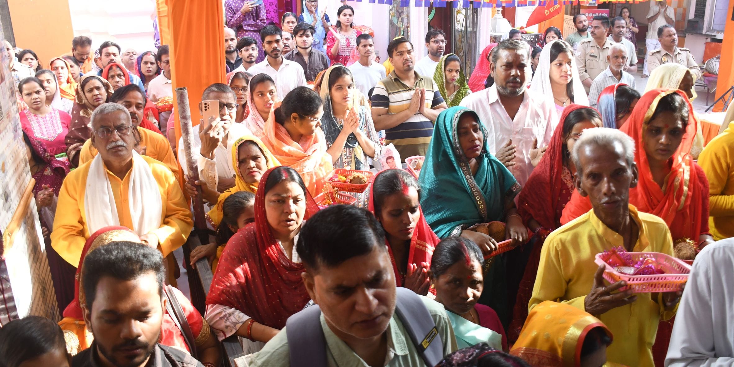 शैलपुत्री के चरणों में नतमस्तक हुई राजधानी
