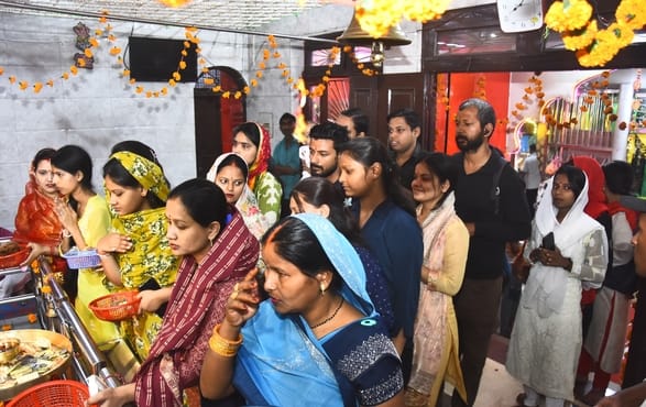 शैलपुत्री के चरणों में नतमस्तक हुई राजधानी