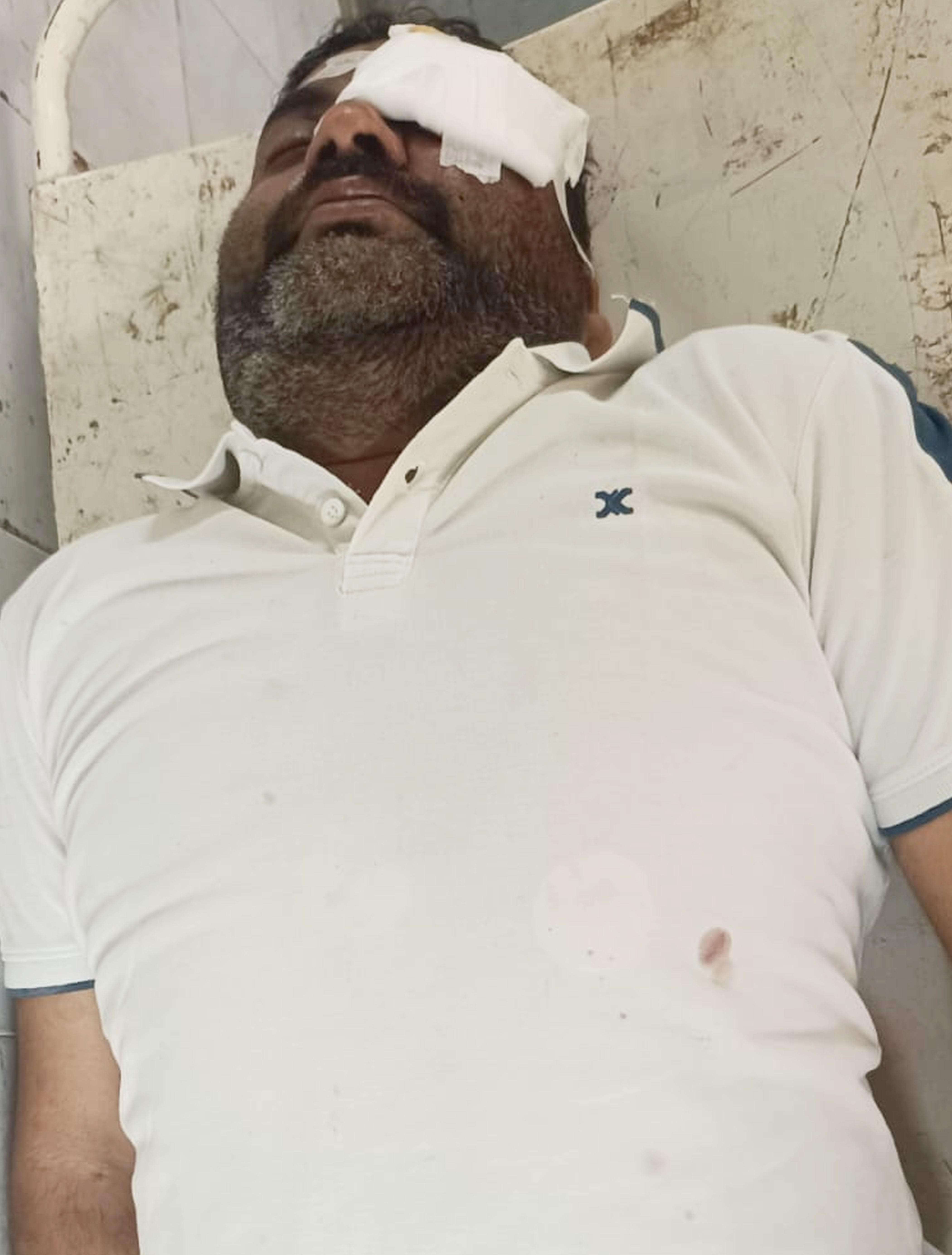 फ़ोटो-26-घायल ग्राम प्रधान। संवाद