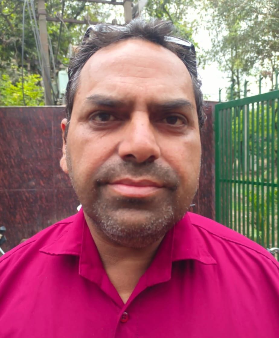 13-वार्ड 6 में जन संवाद कार्यक्रम के दौरान समस्याएं सुनते नगर निगम के सलाहकार सलिल मेहता, पूर्व