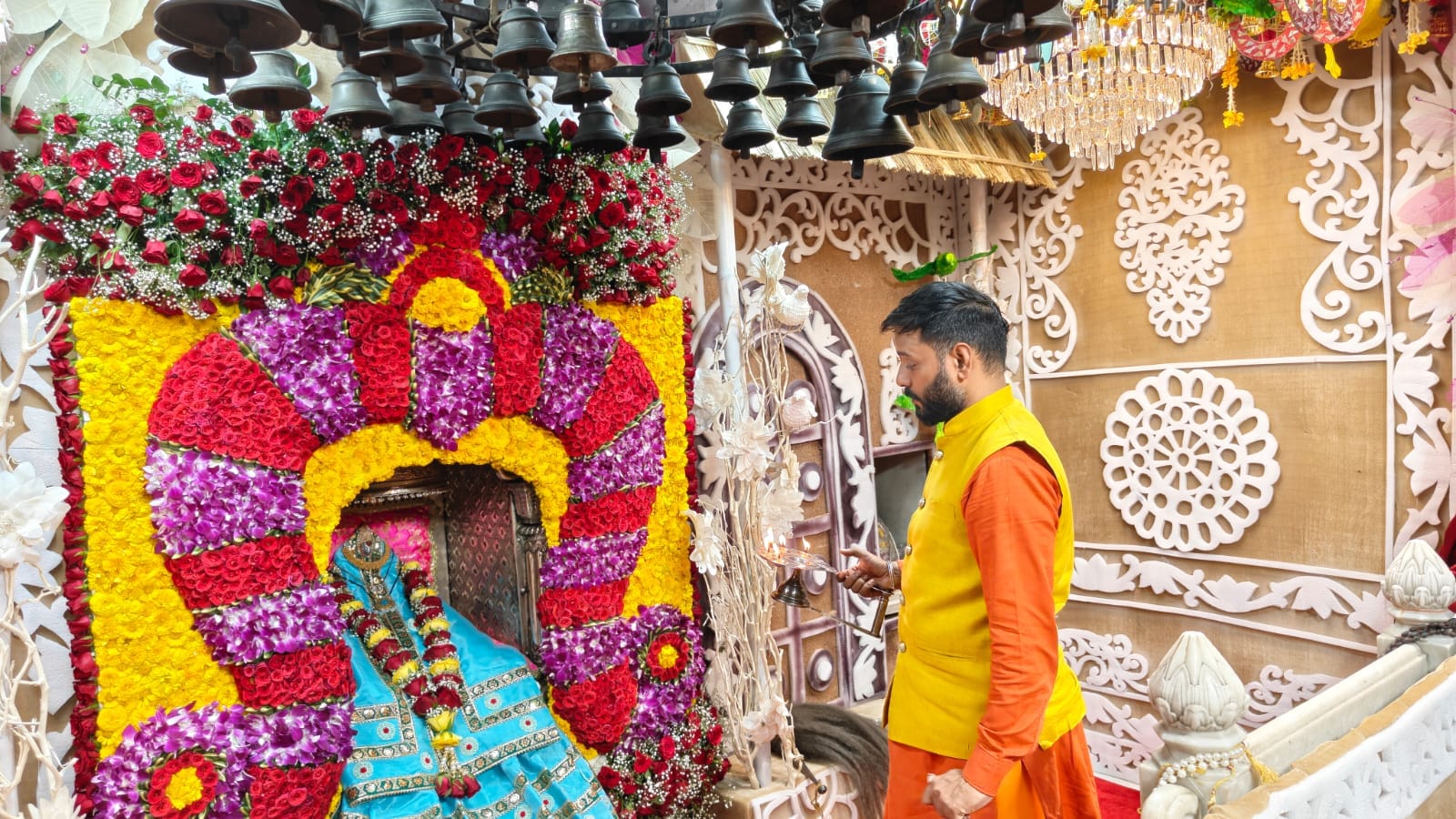 20jjrp16- बेरी के माता भीमेश्वरी देवी मंदिर में दर्शन के लिए उमड़ी श्रद्धालुओं की भीड़। संवाद 20jjrp16- बेरी के माता भीमेश्वरी देवी मंदिर में दर्शन के लिए उमड़ी श्रद्धालुओं की भीड़। संवाद