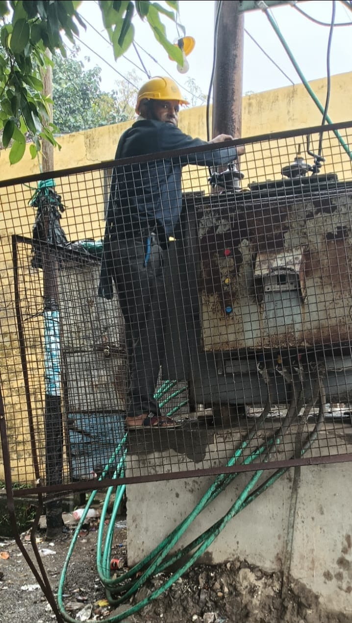 चरथावल के बधाई कलां में बारिश और हवा में गिरी गेहूं की फसल: संवाद