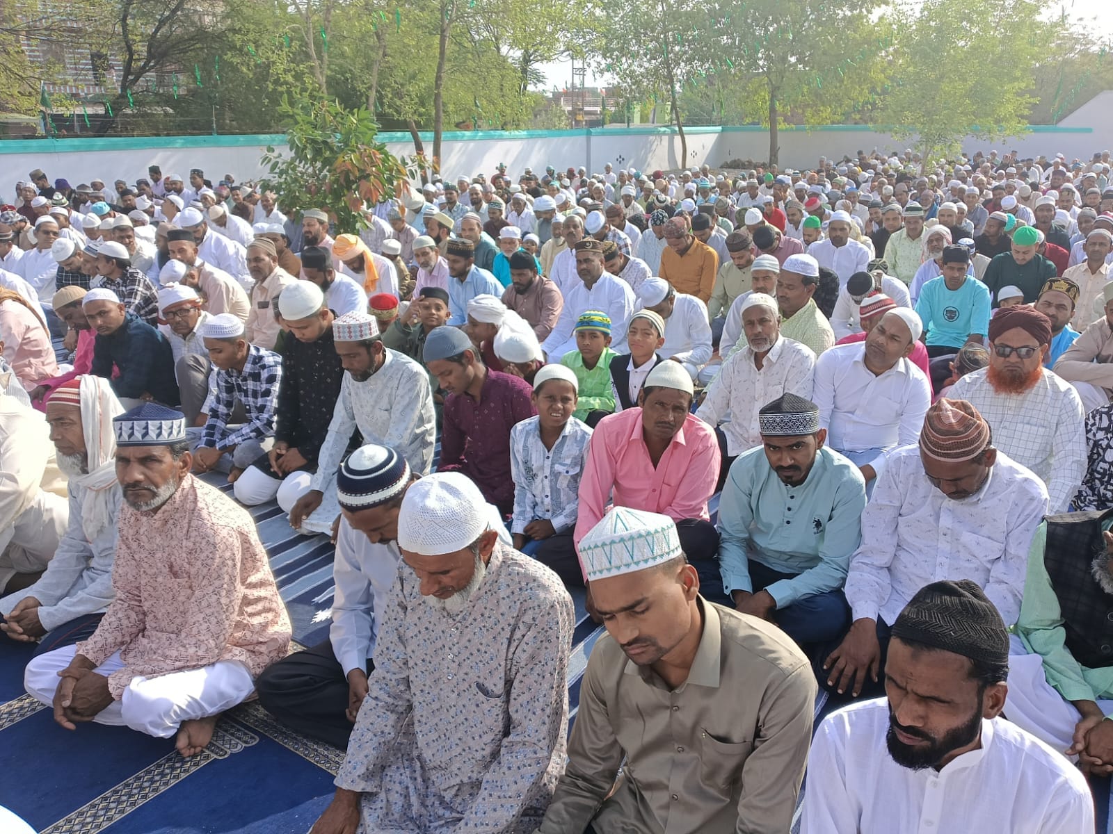 फोटो 21 एचएएमपी 15- मौदहा में सुरक्षा व्यवस्था का जायजा लेते डीएम व एसपी। संवाद