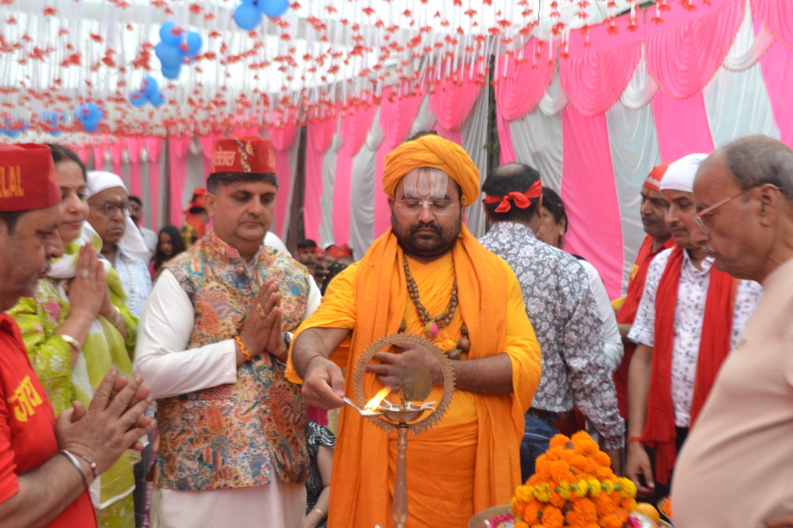 फोटो-40 झूलेलाल की शोभायात्रा में डांडिया करती युवतियां। स्रोत: जागरूक पाठक